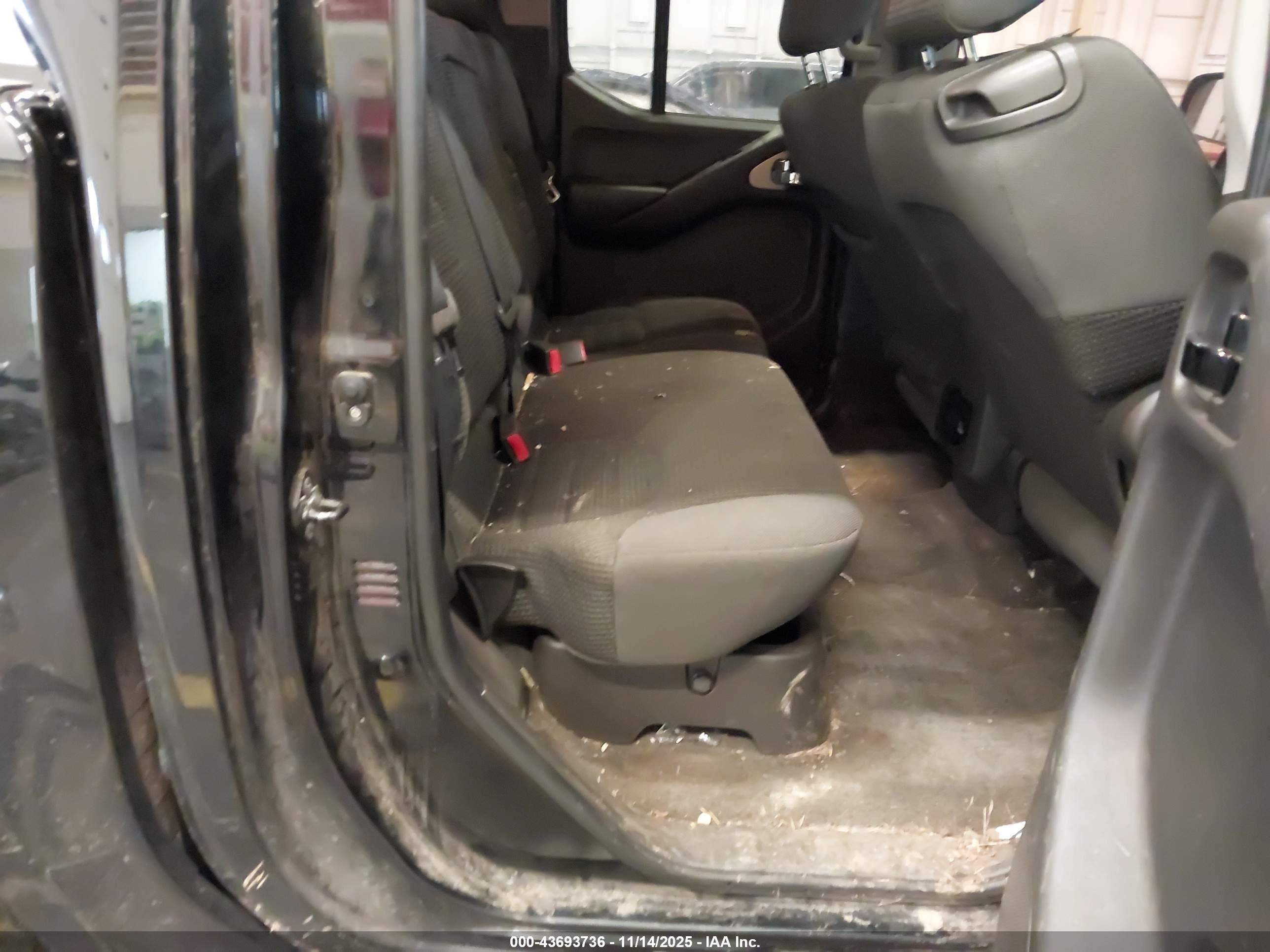 NISSAN FRONTIER image 8