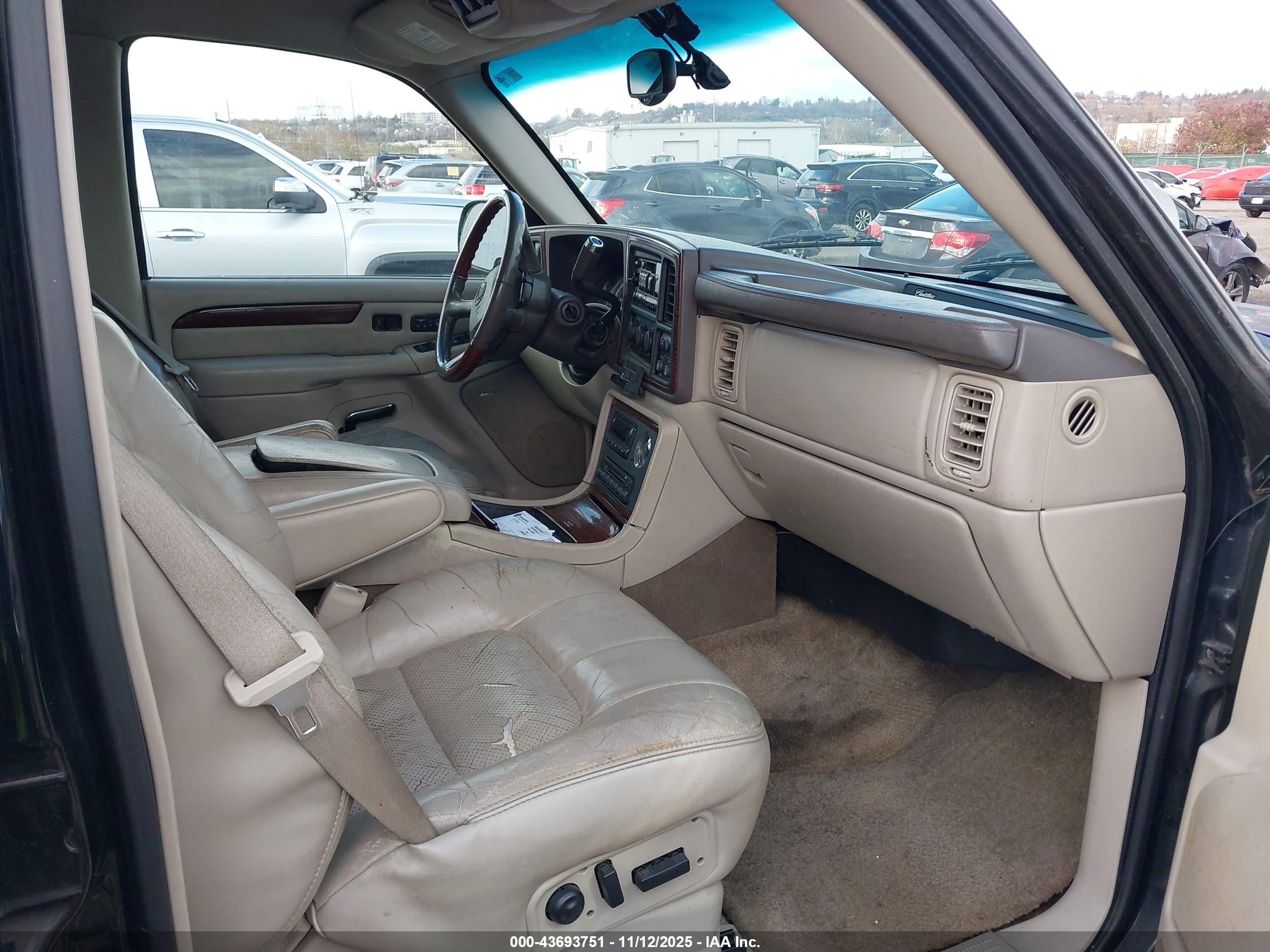 CADILLAC ESCALADE image 5