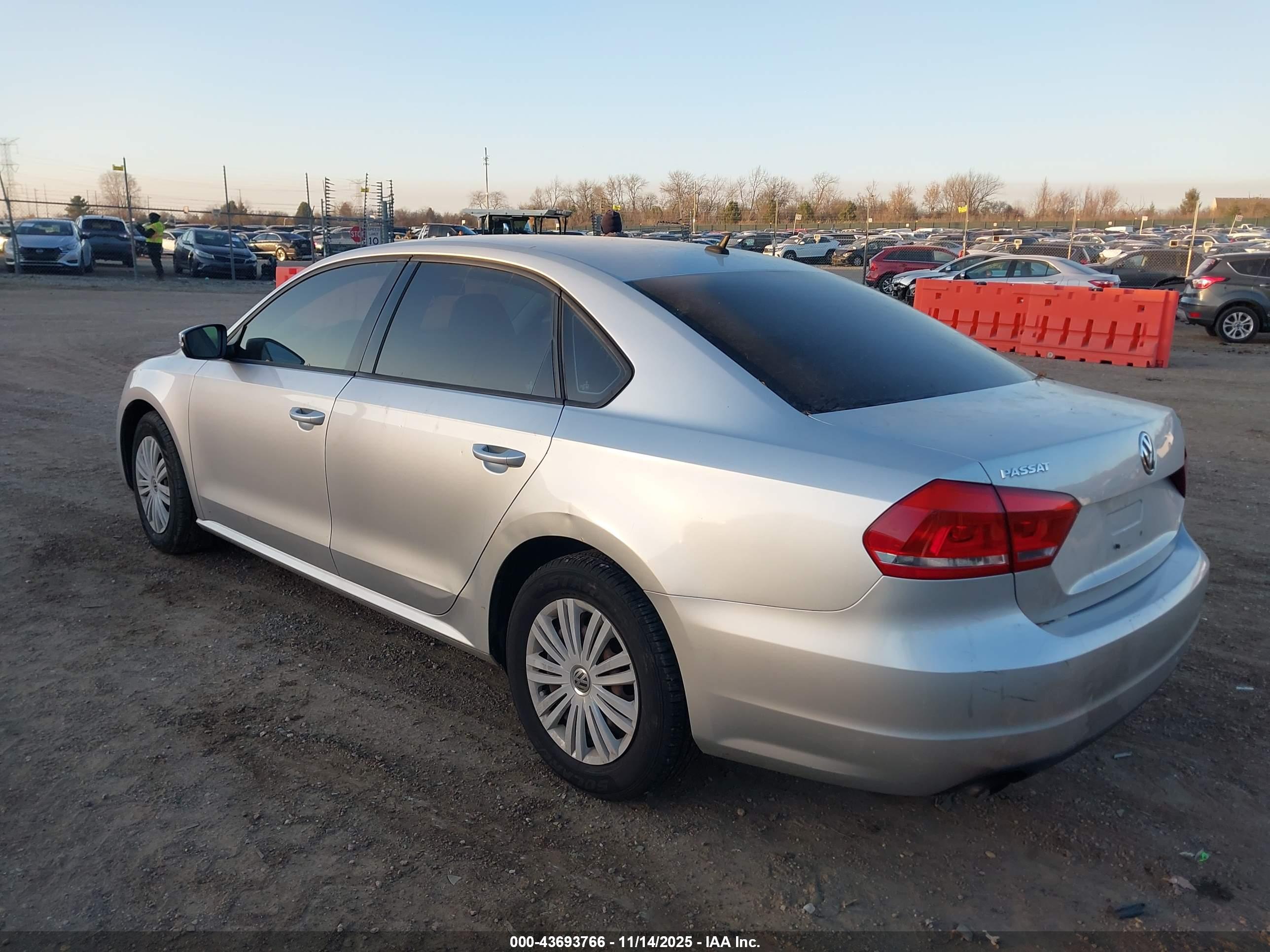 VOLKSWAGEN PASSAT image 3