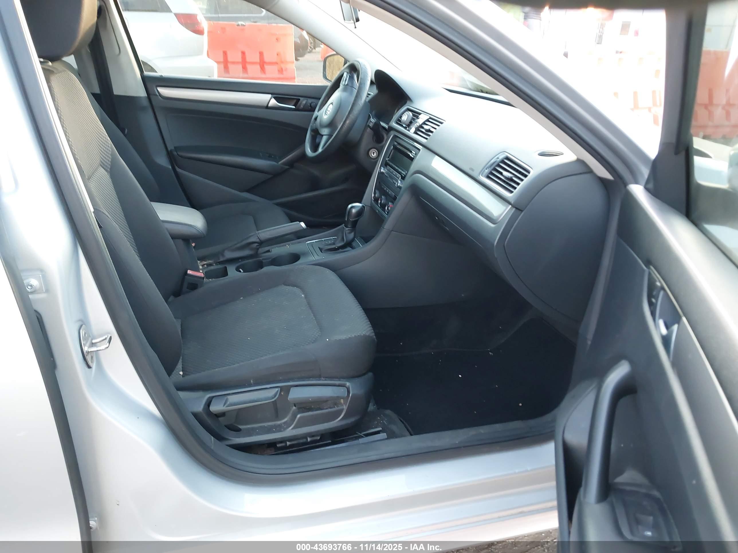 VOLKSWAGEN PASSAT image 5