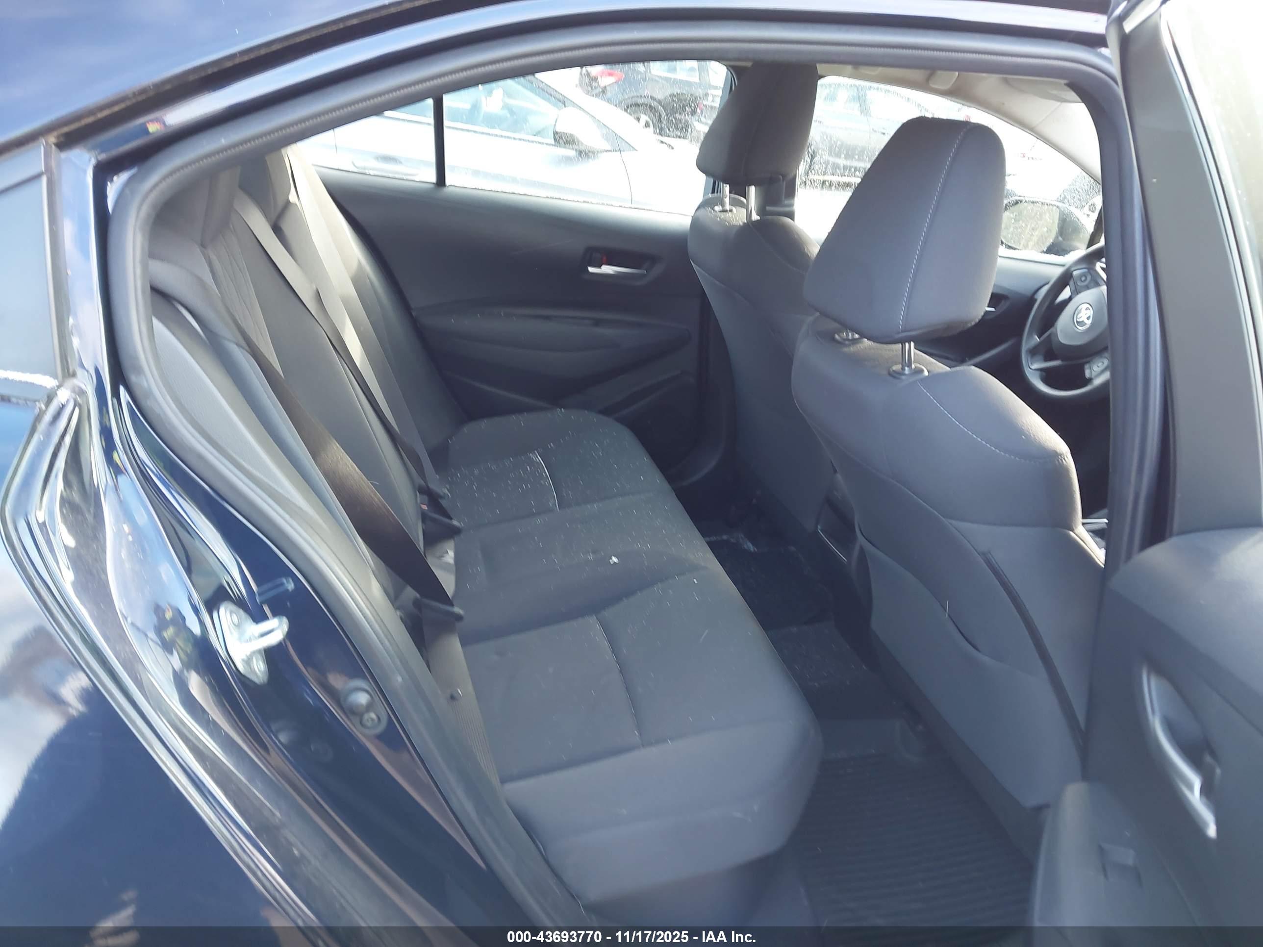 TOYOTA COROLLA image 8