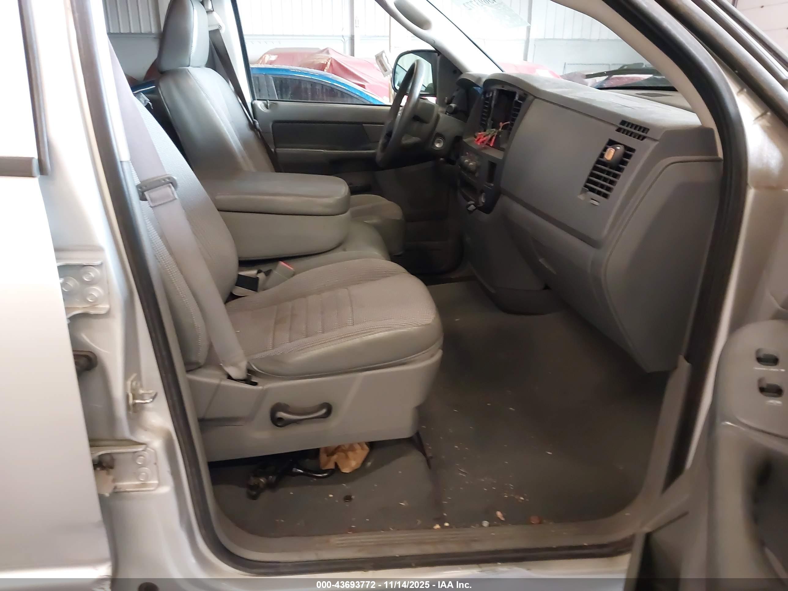 DODGE RAM image 5