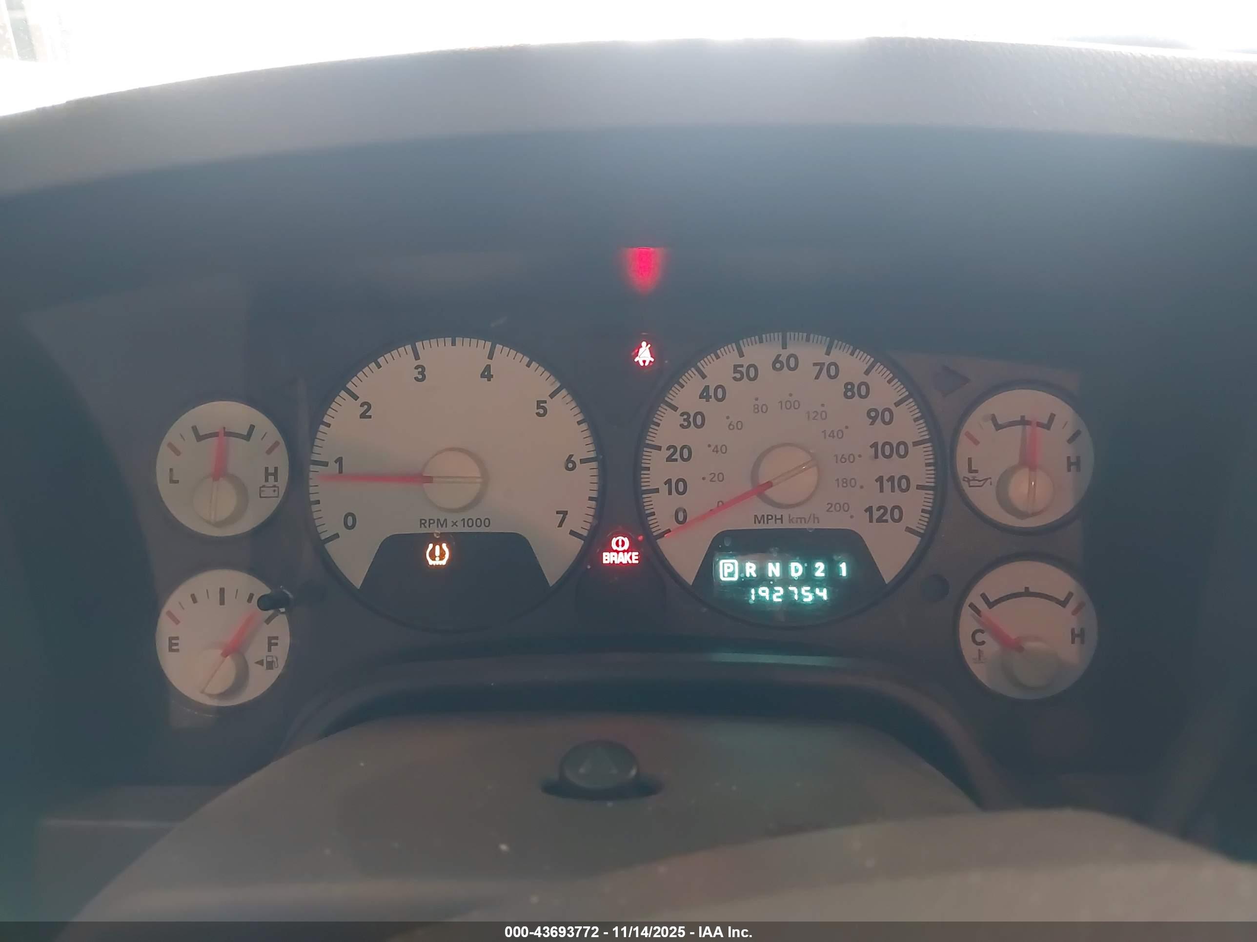 DODGE RAM image 7