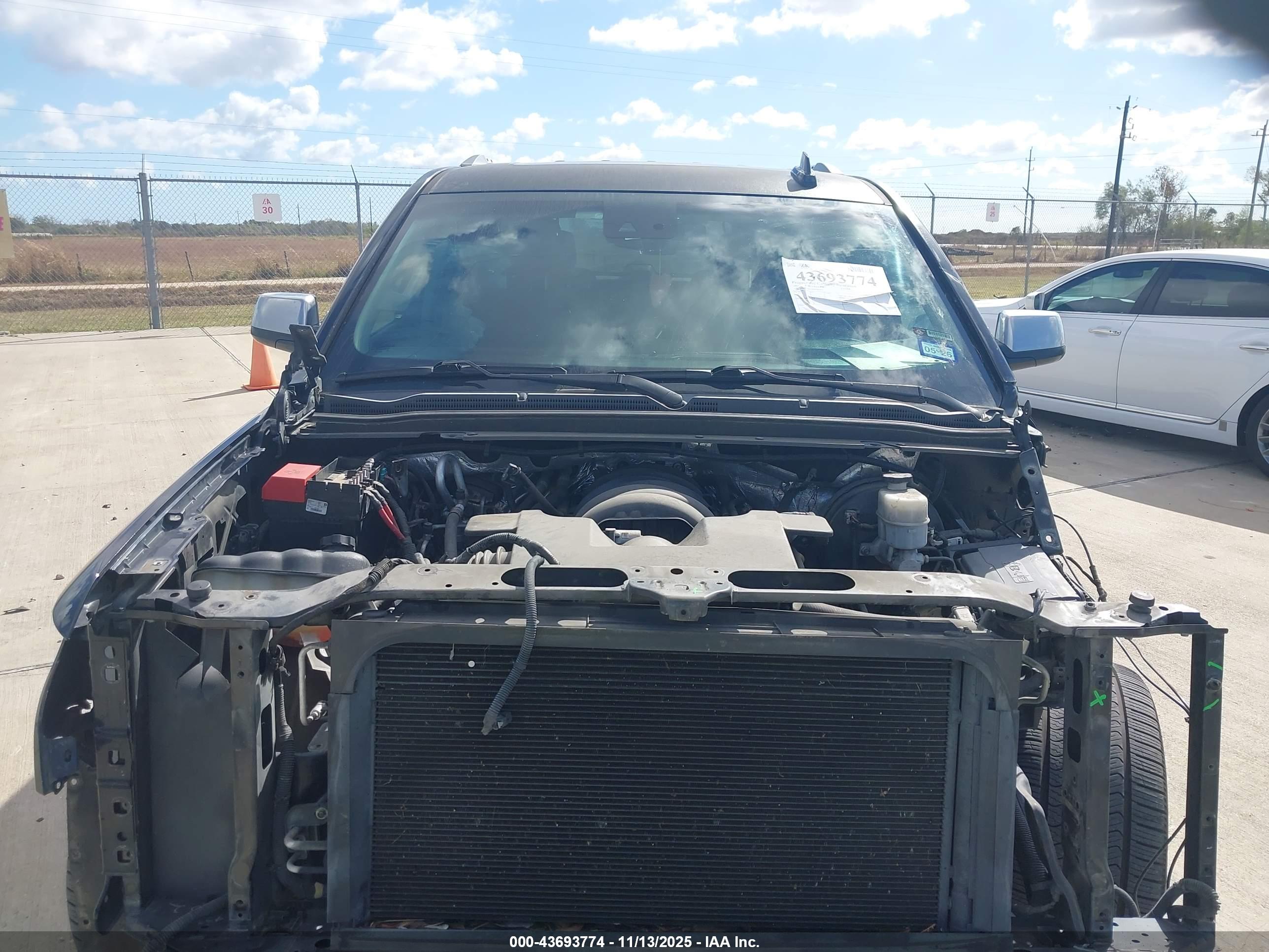 CHEVROLET TAHOE image 10