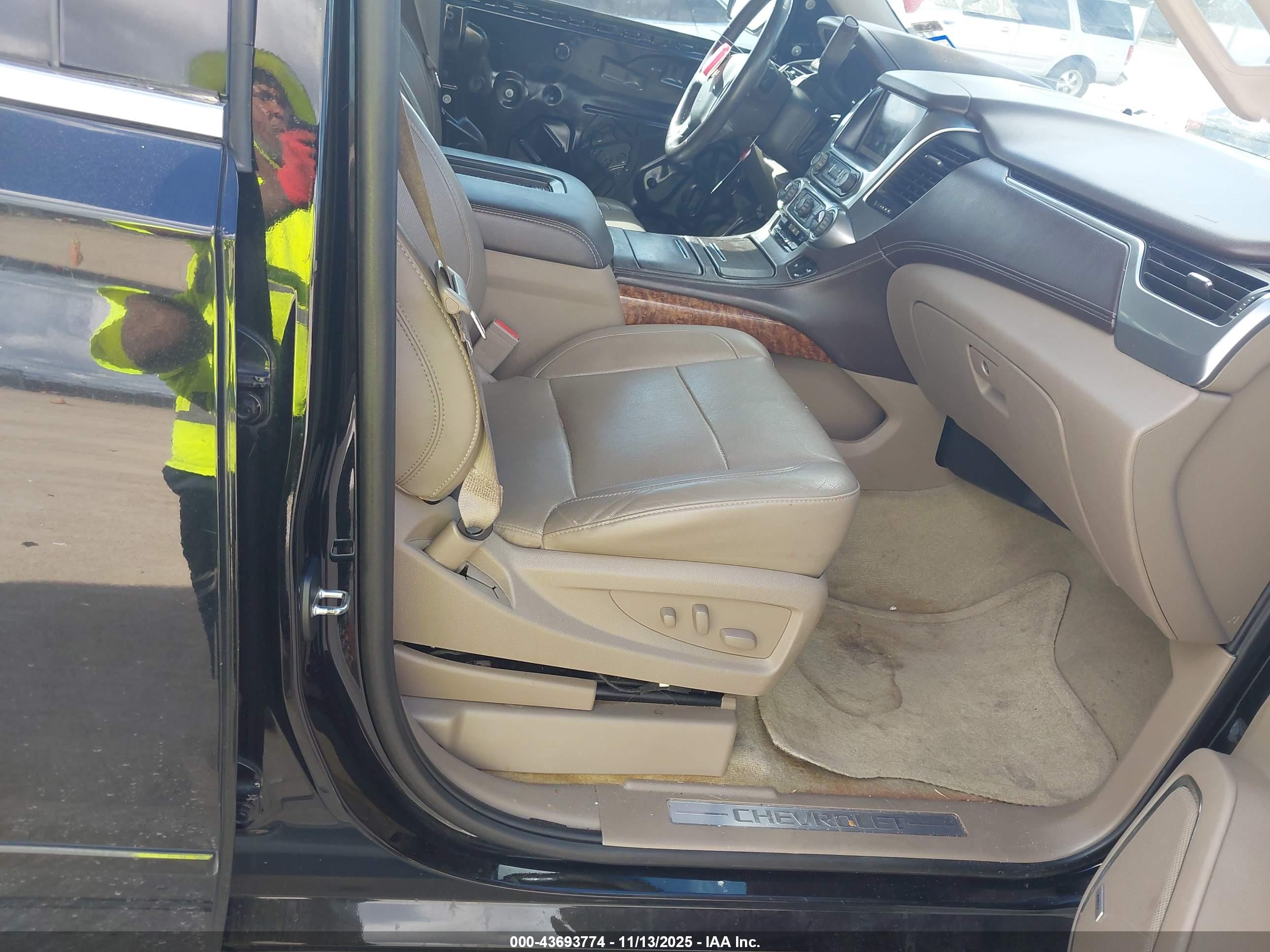 CHEVROLET TAHOE image 5