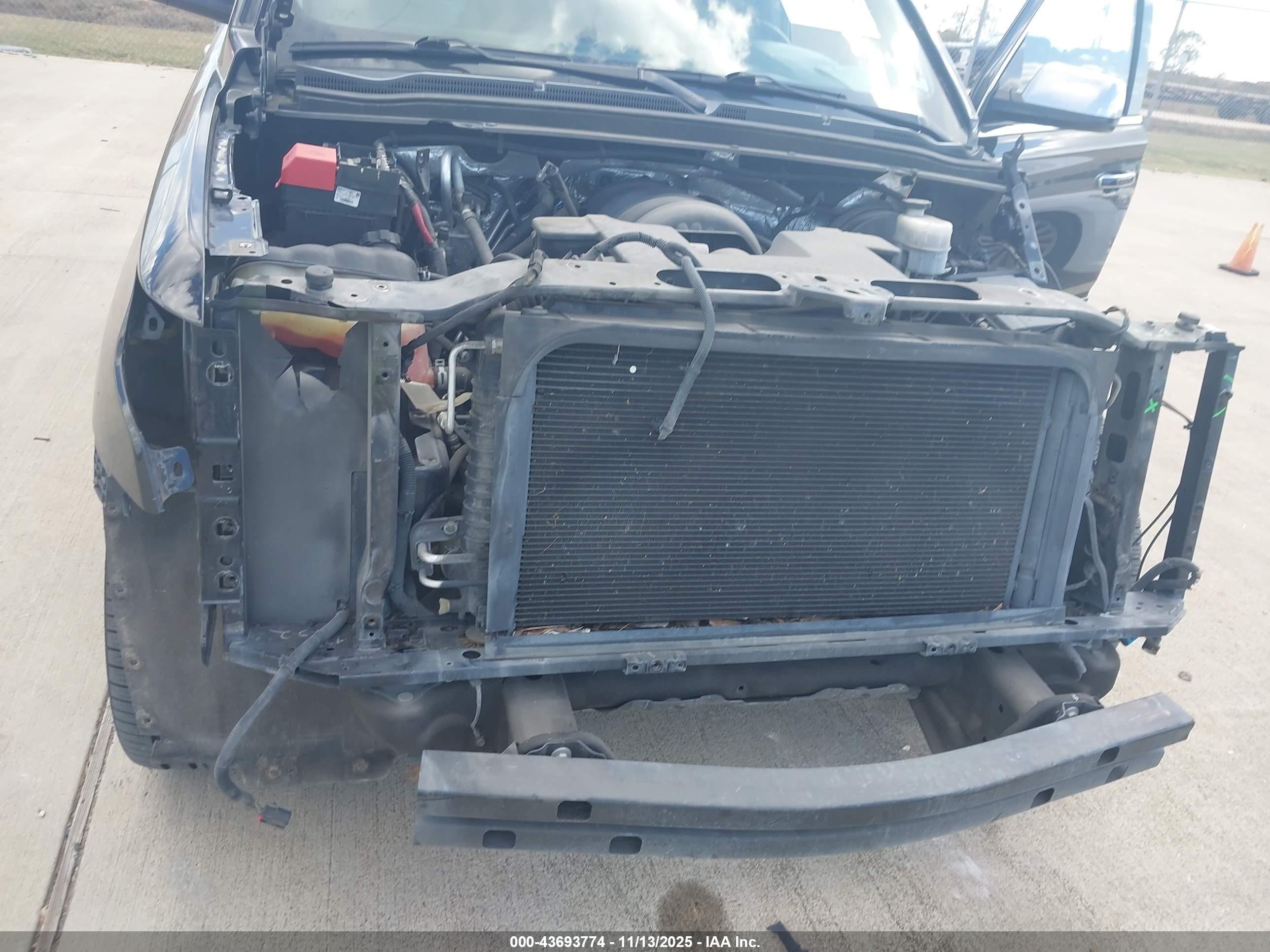 CHEVROLET TAHOE image 6