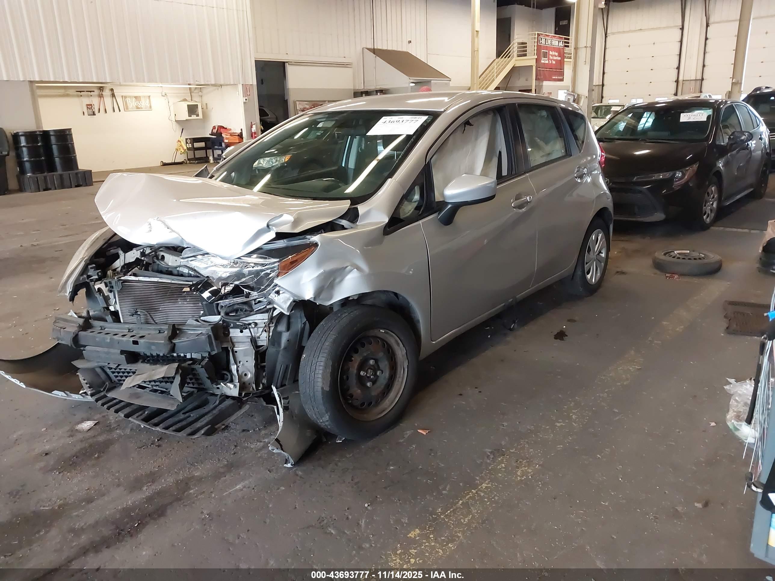 NISSAN VERSA image 2