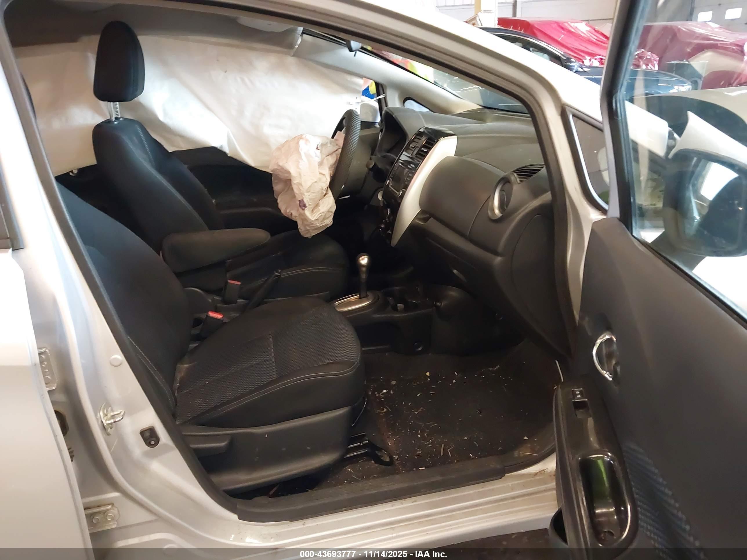 NISSAN VERSA image 5