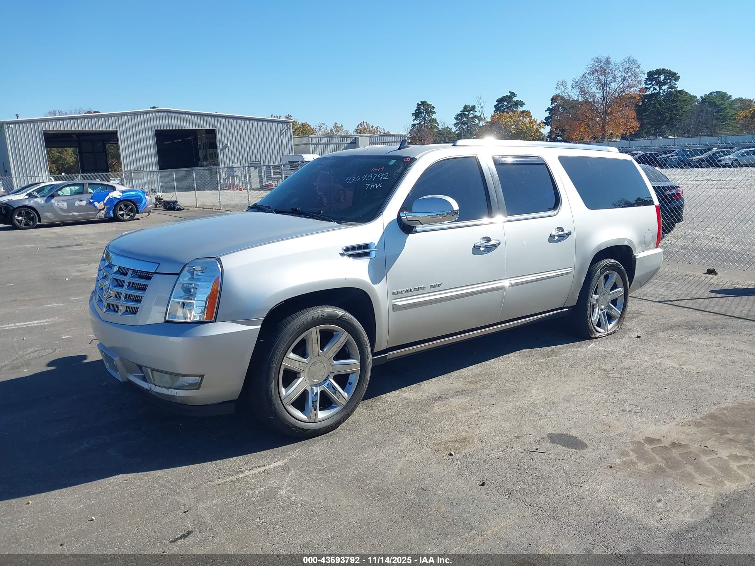 CADILLAC ESCALADE image 2