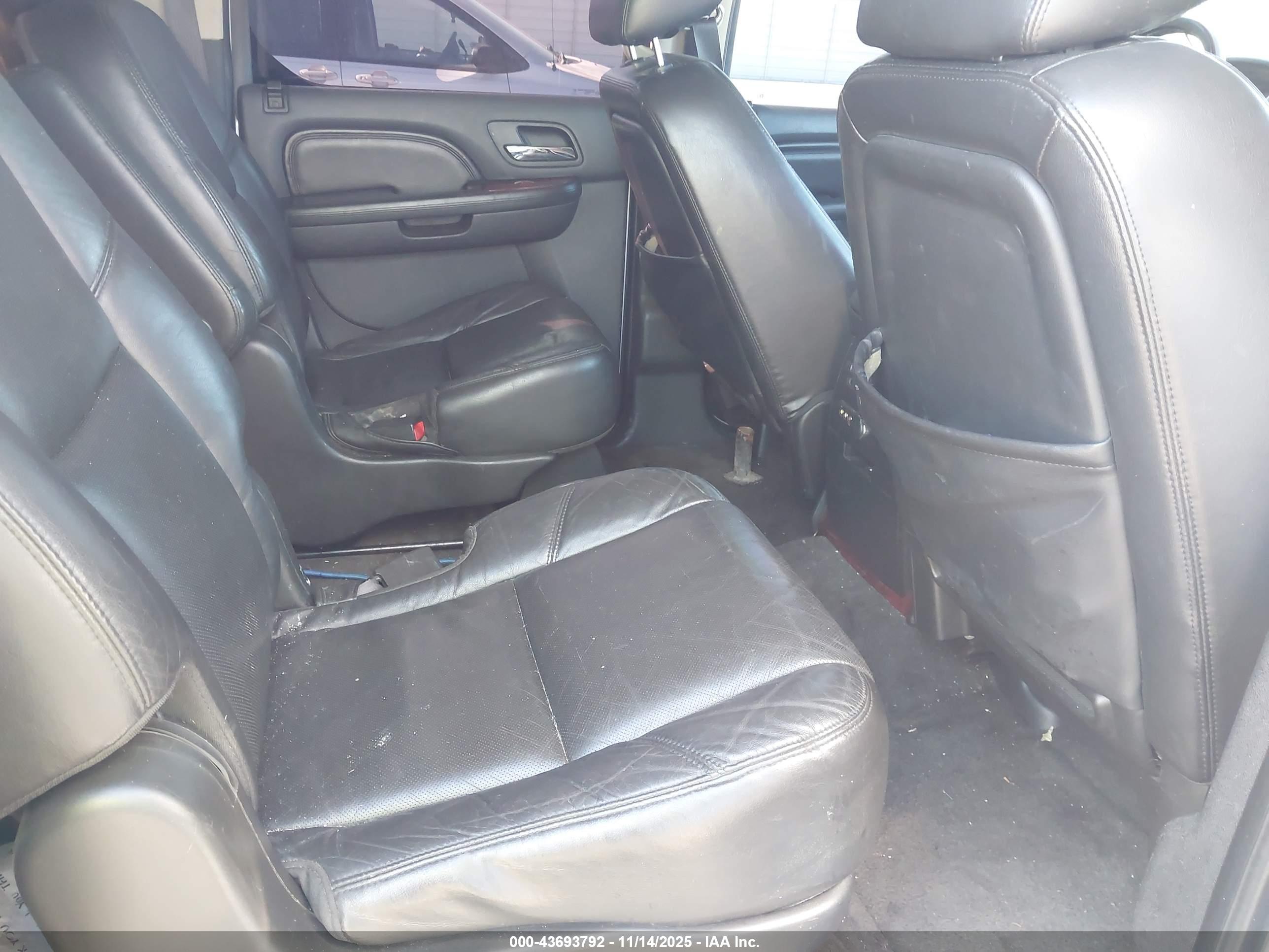 CADILLAC ESCALADE image 8