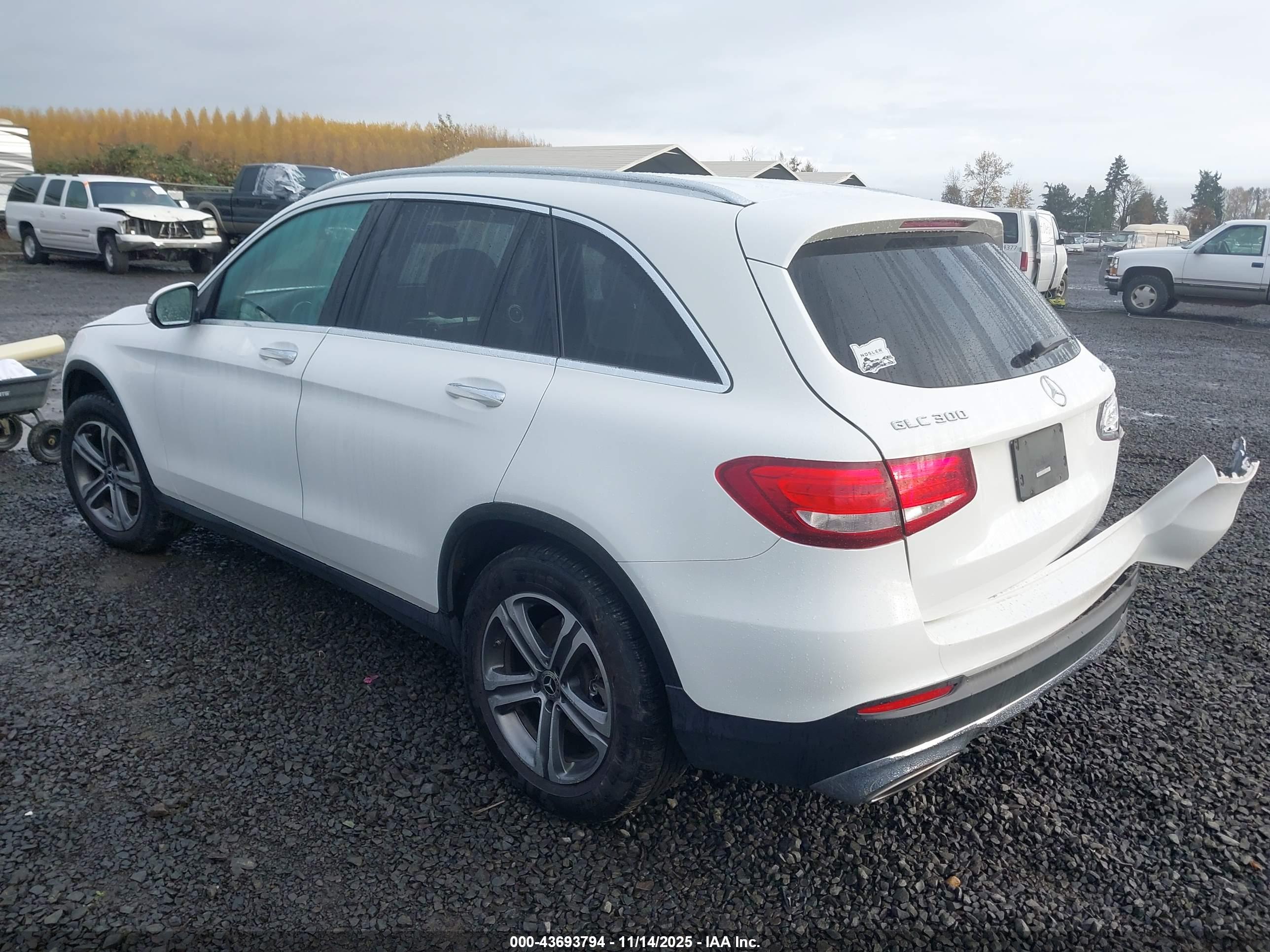 MERCEDES-BENZ GLC image 3