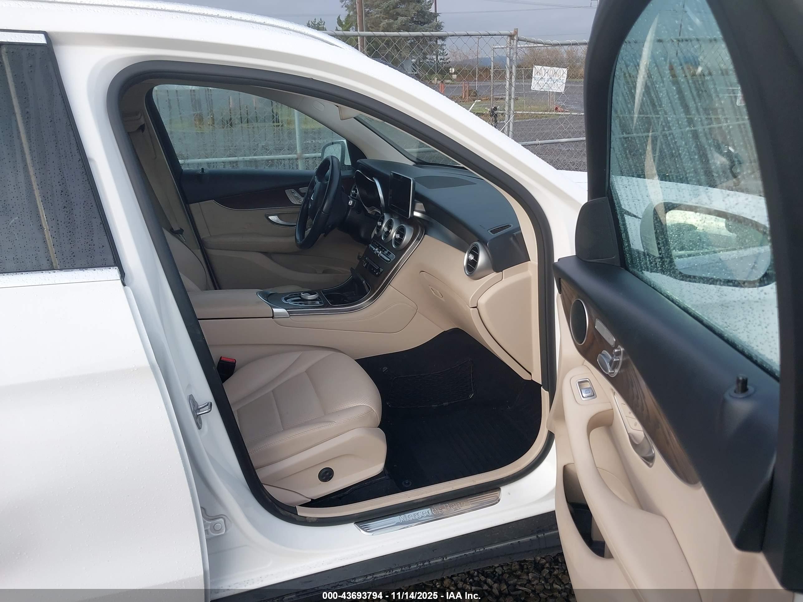 MERCEDES-BENZ GLC image 5
