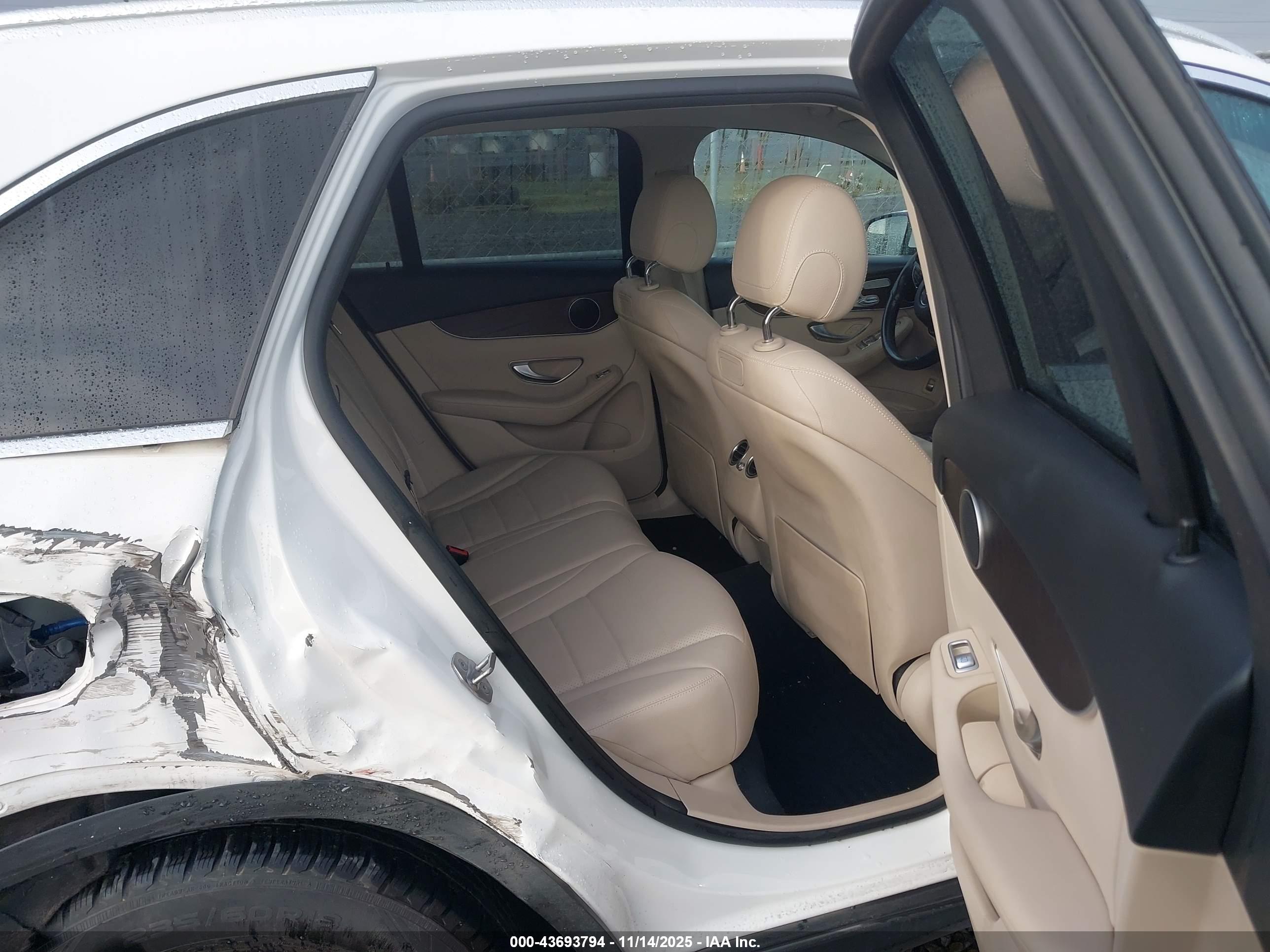 MERCEDES-BENZ GLC image 8