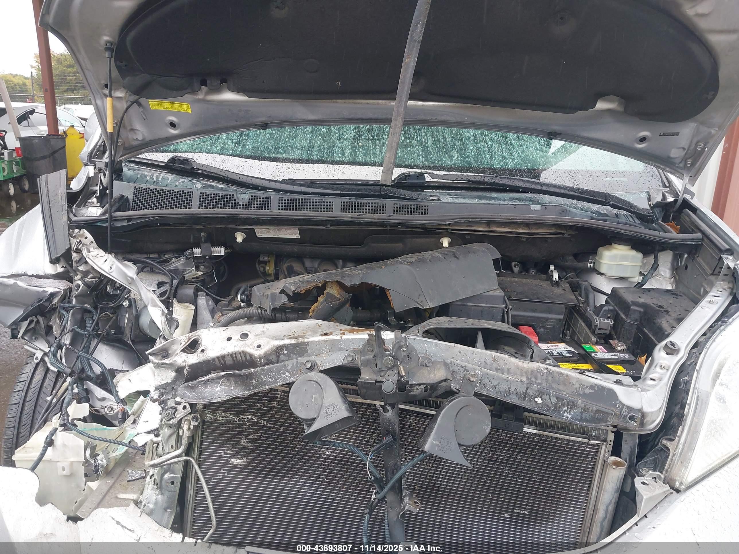 TOYOTA SIENNA image 10