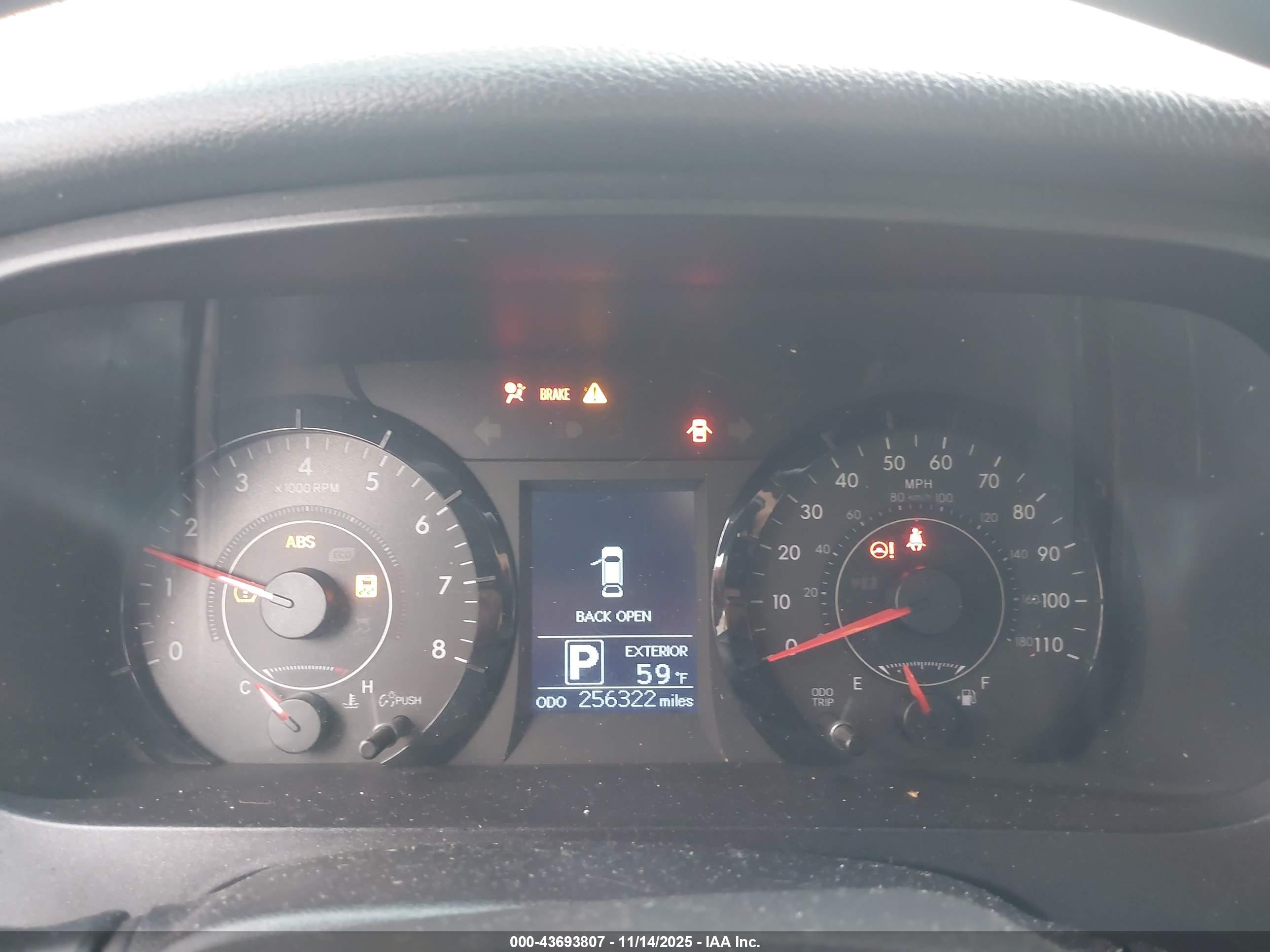 TOYOTA SIENNA image 7