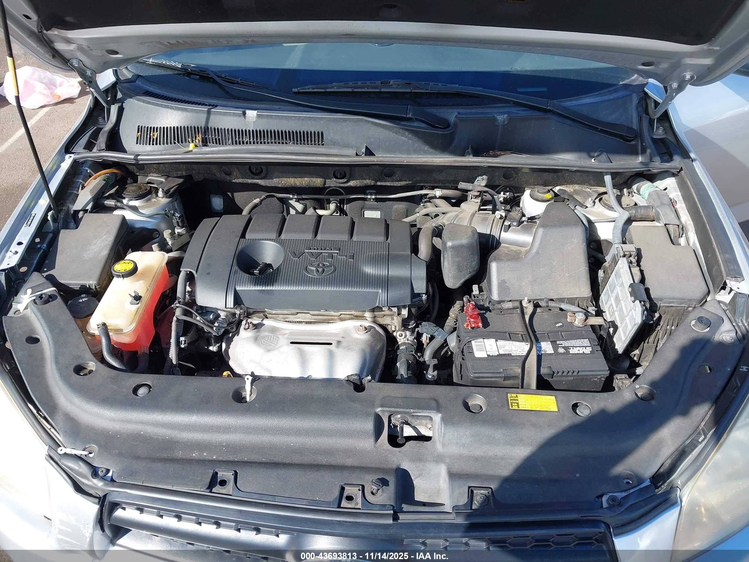TOYOTA RAV4 image 10