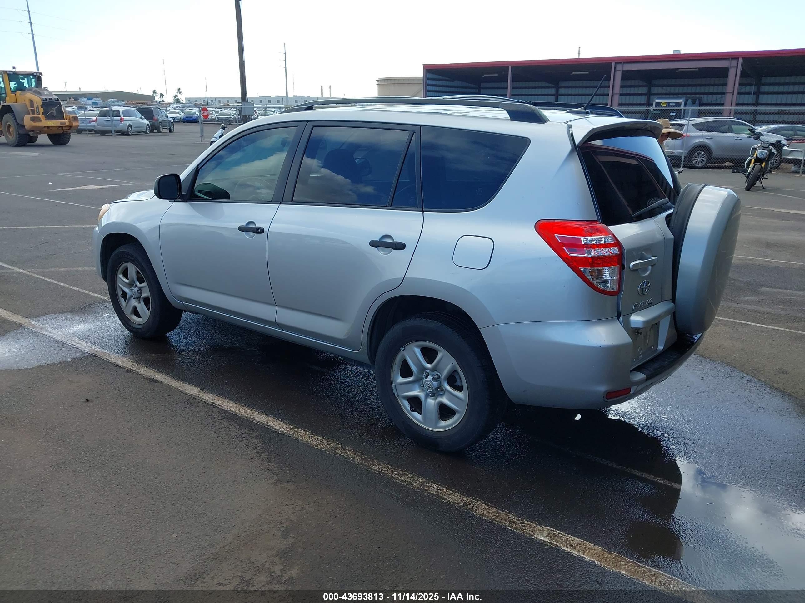 TOYOTA RAV4 image 3