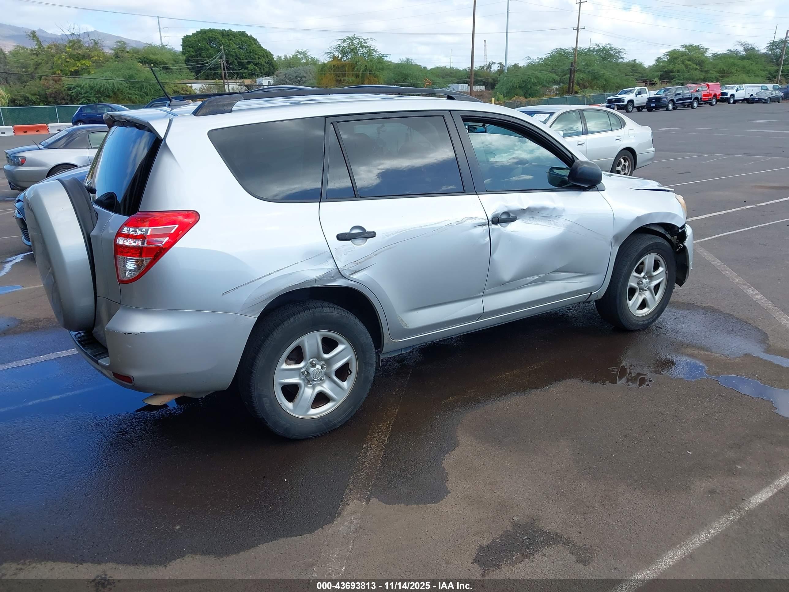 TOYOTA RAV4 image 4