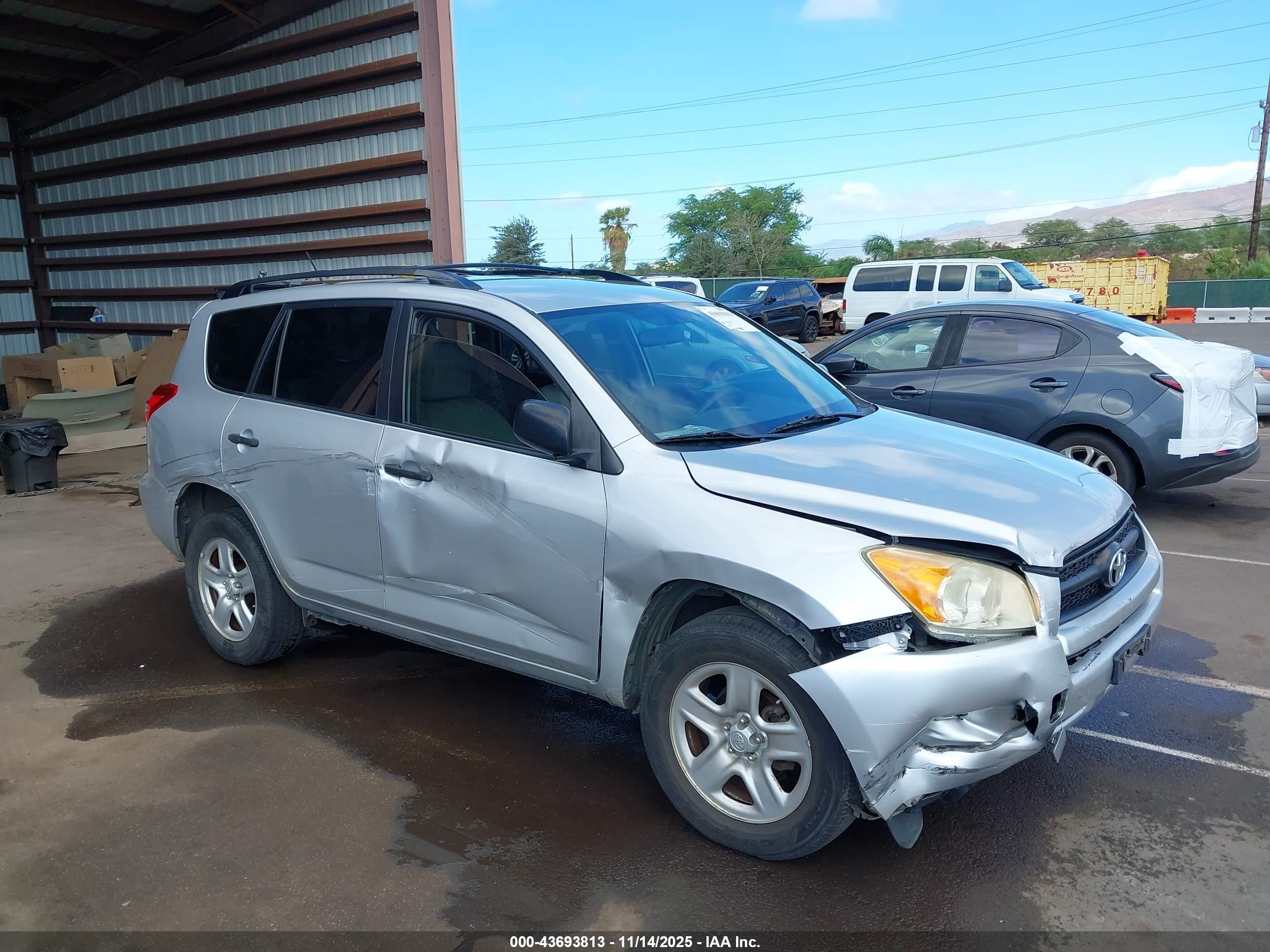 TOYOTA RAV4 image 6