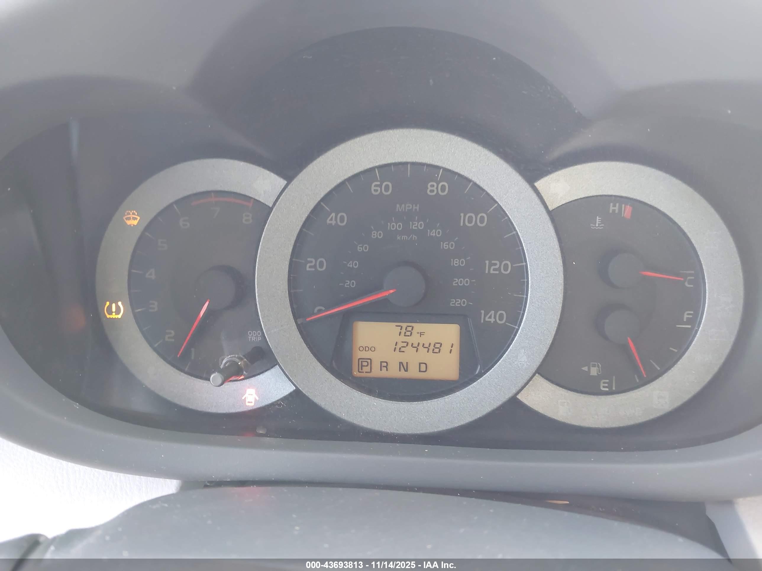 TOYOTA RAV4 image 7