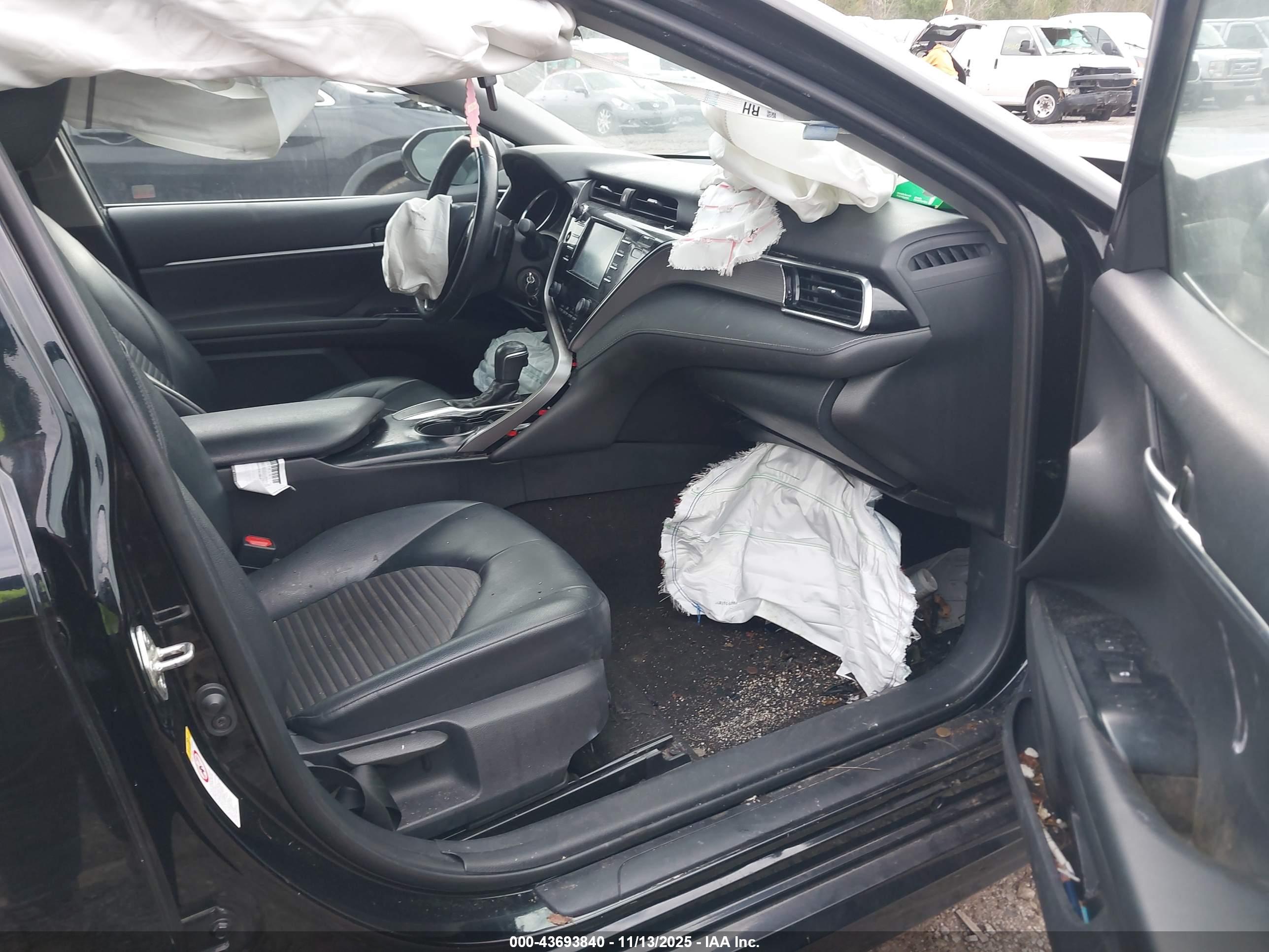 TOYOTA CAMRY image 5