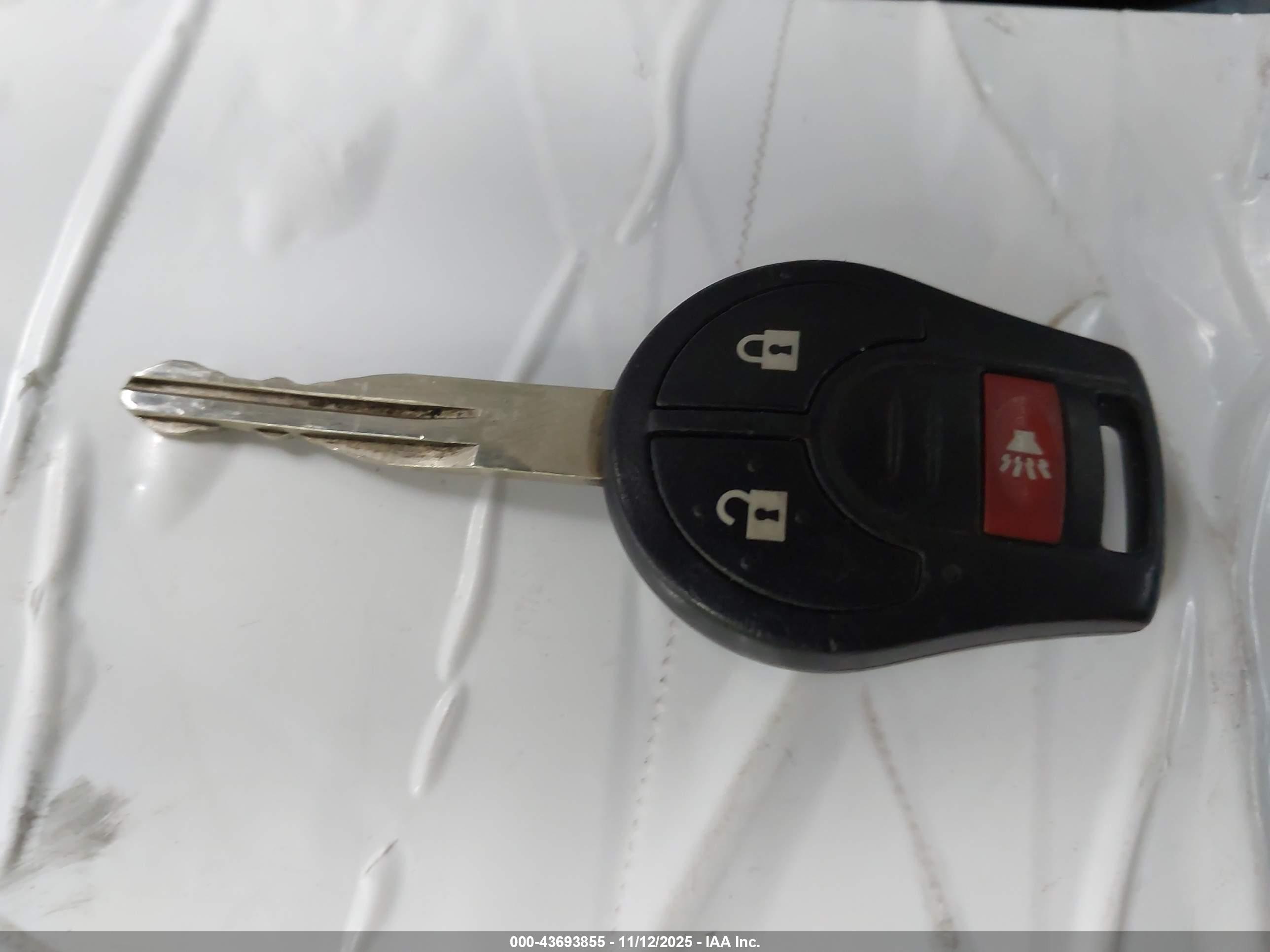 NISSAN VERSA image 11