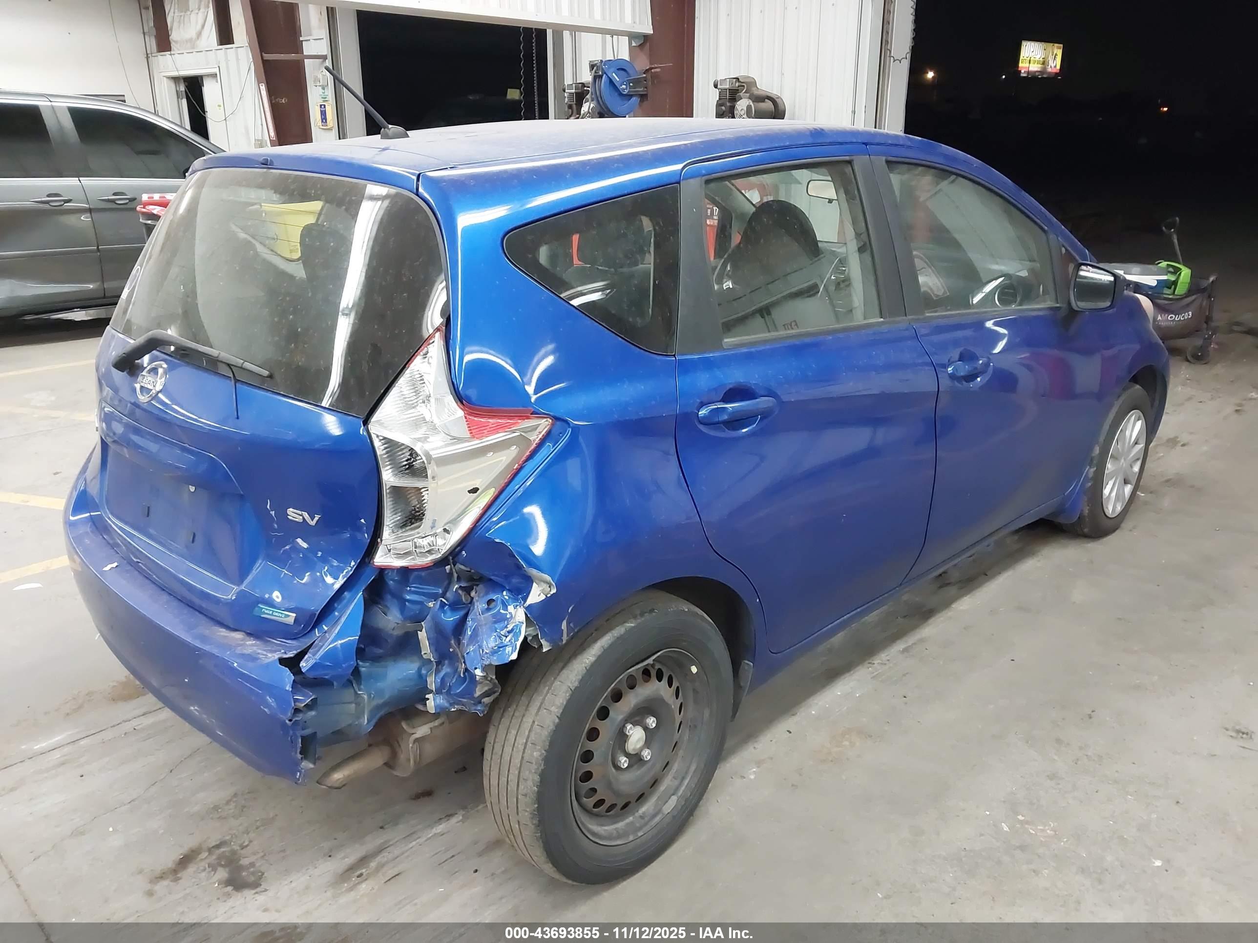 NISSAN VERSA image 4