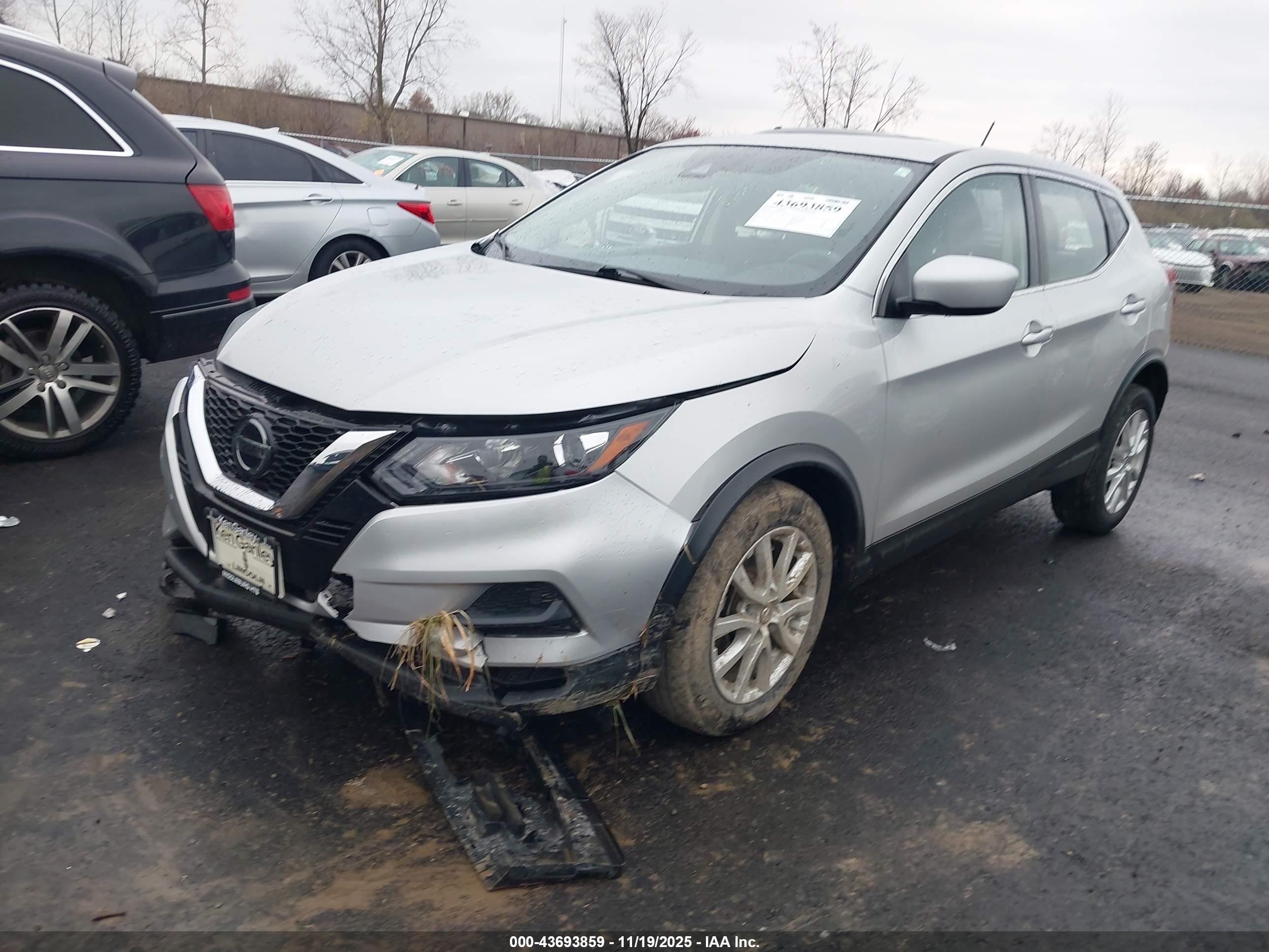 NISSAN ROGUE image 2