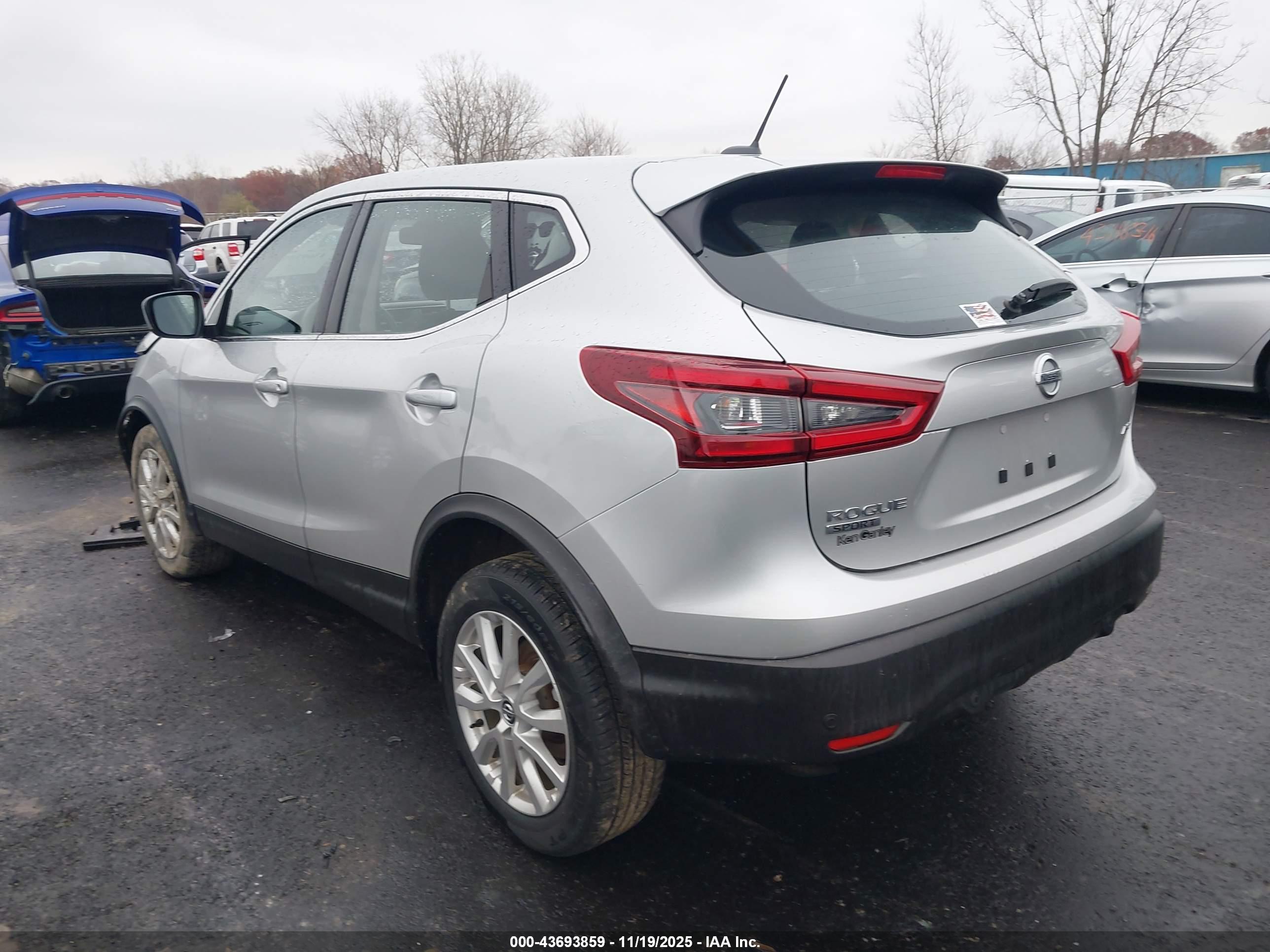 NISSAN ROGUE image 3