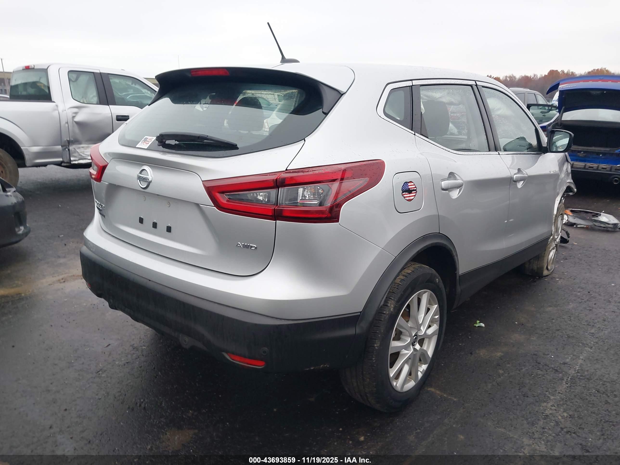NISSAN ROGUE image 4