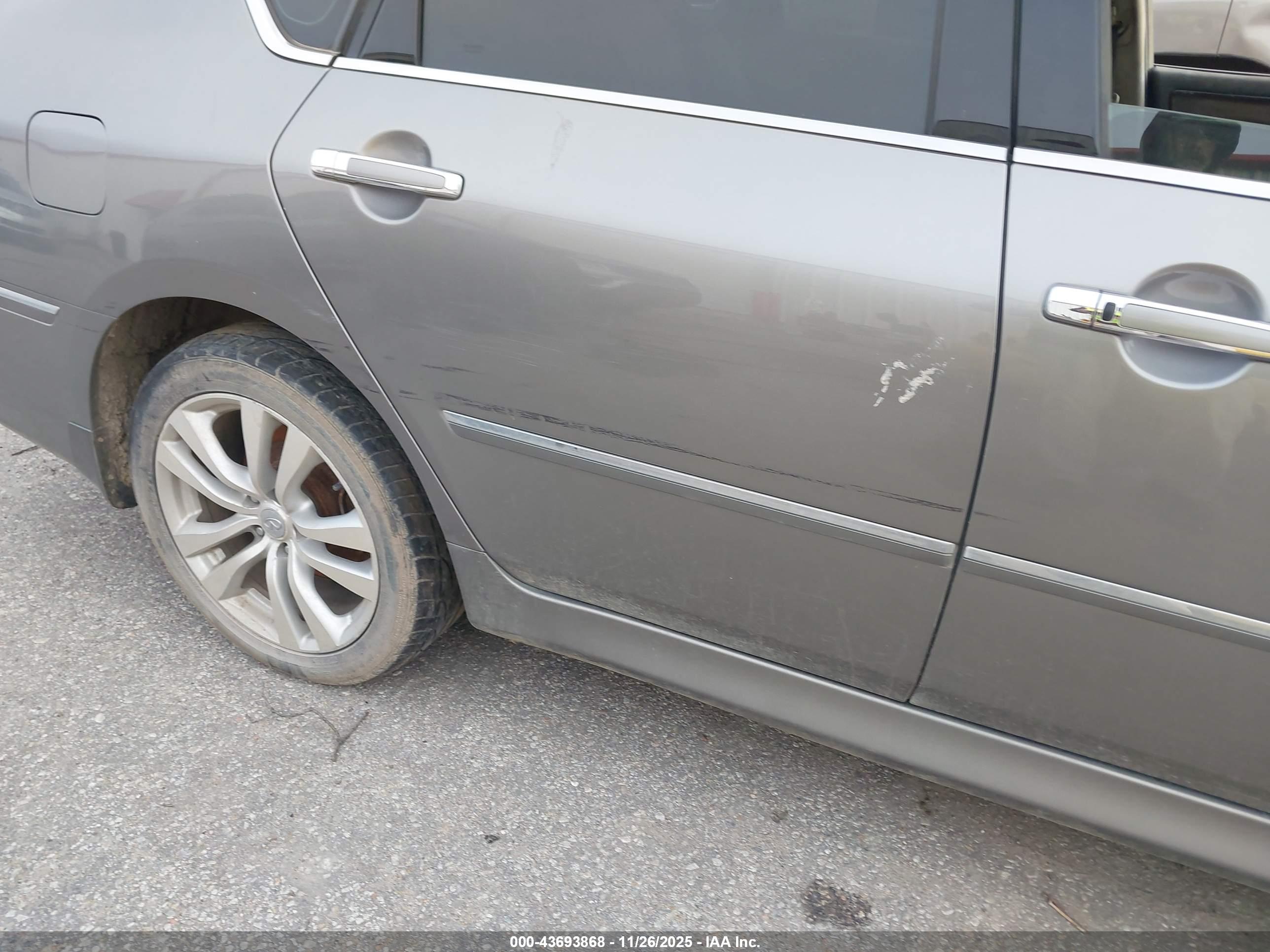 INFINITI M35X image 6