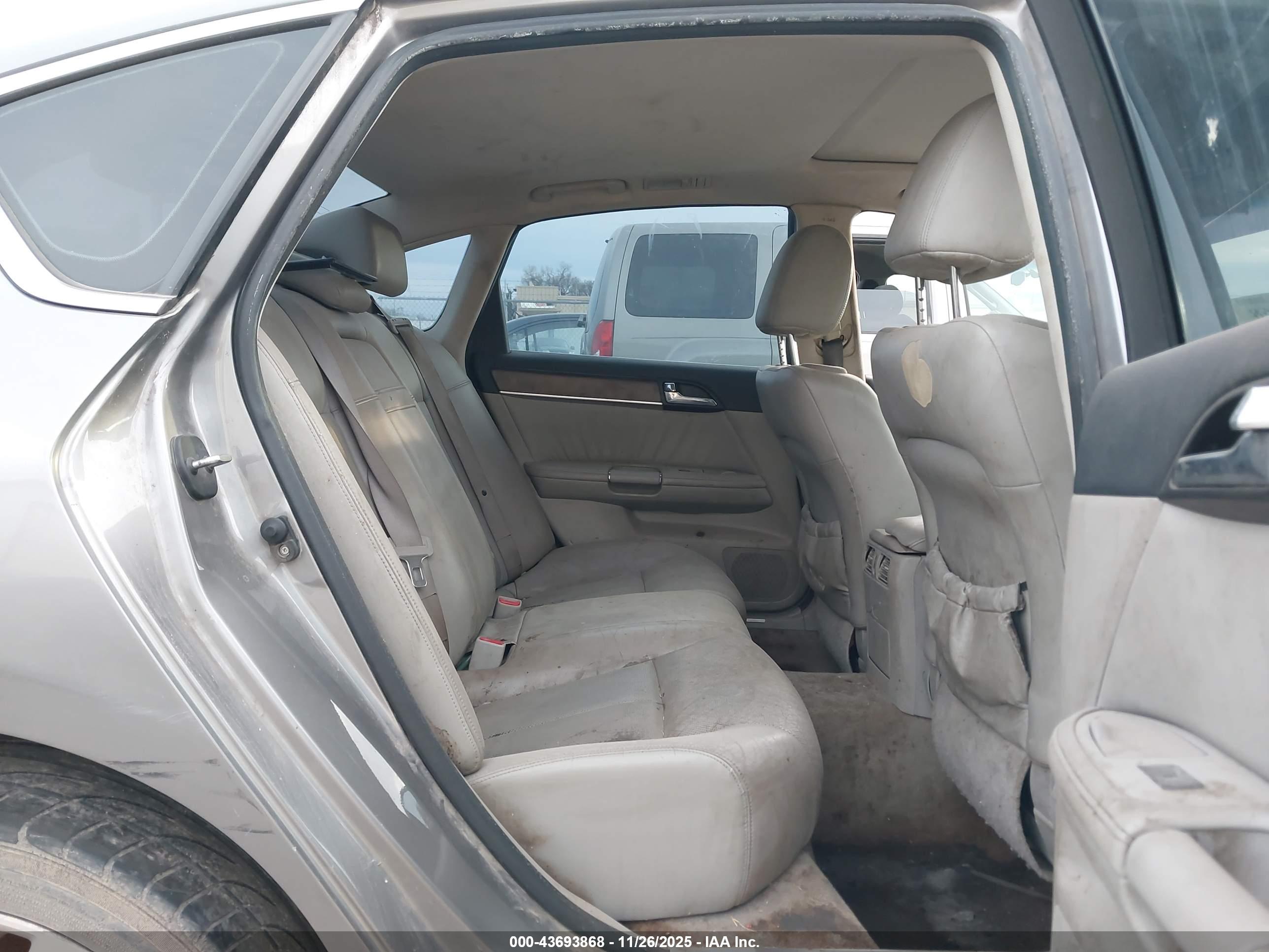 INFINITI M35X image 8