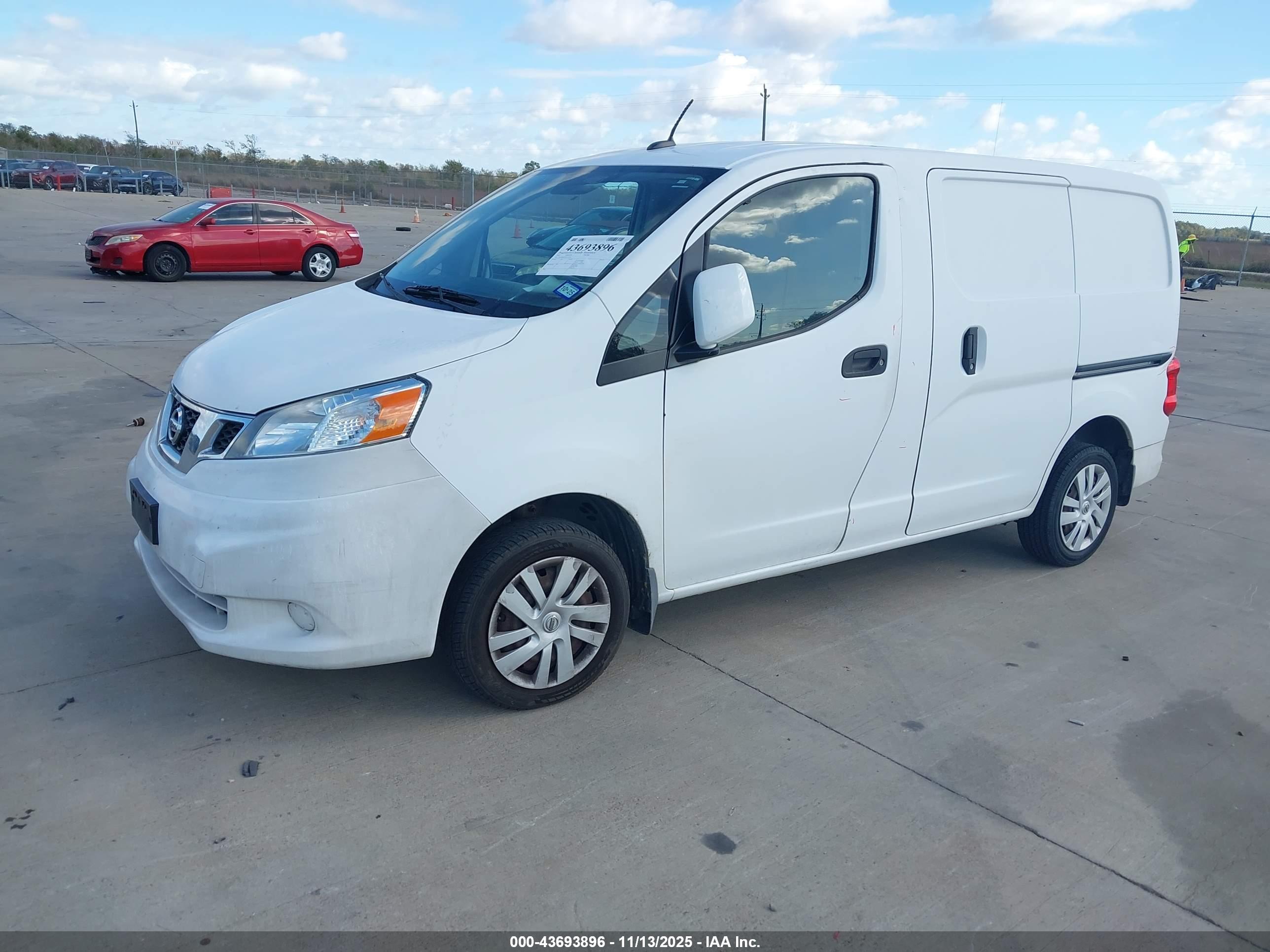 NISSAN NV200 image 2