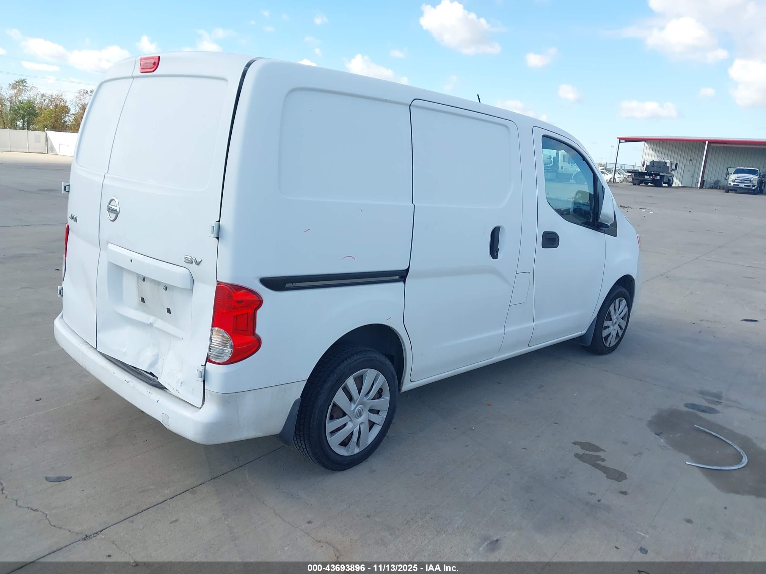 NISSAN NV200 image 4