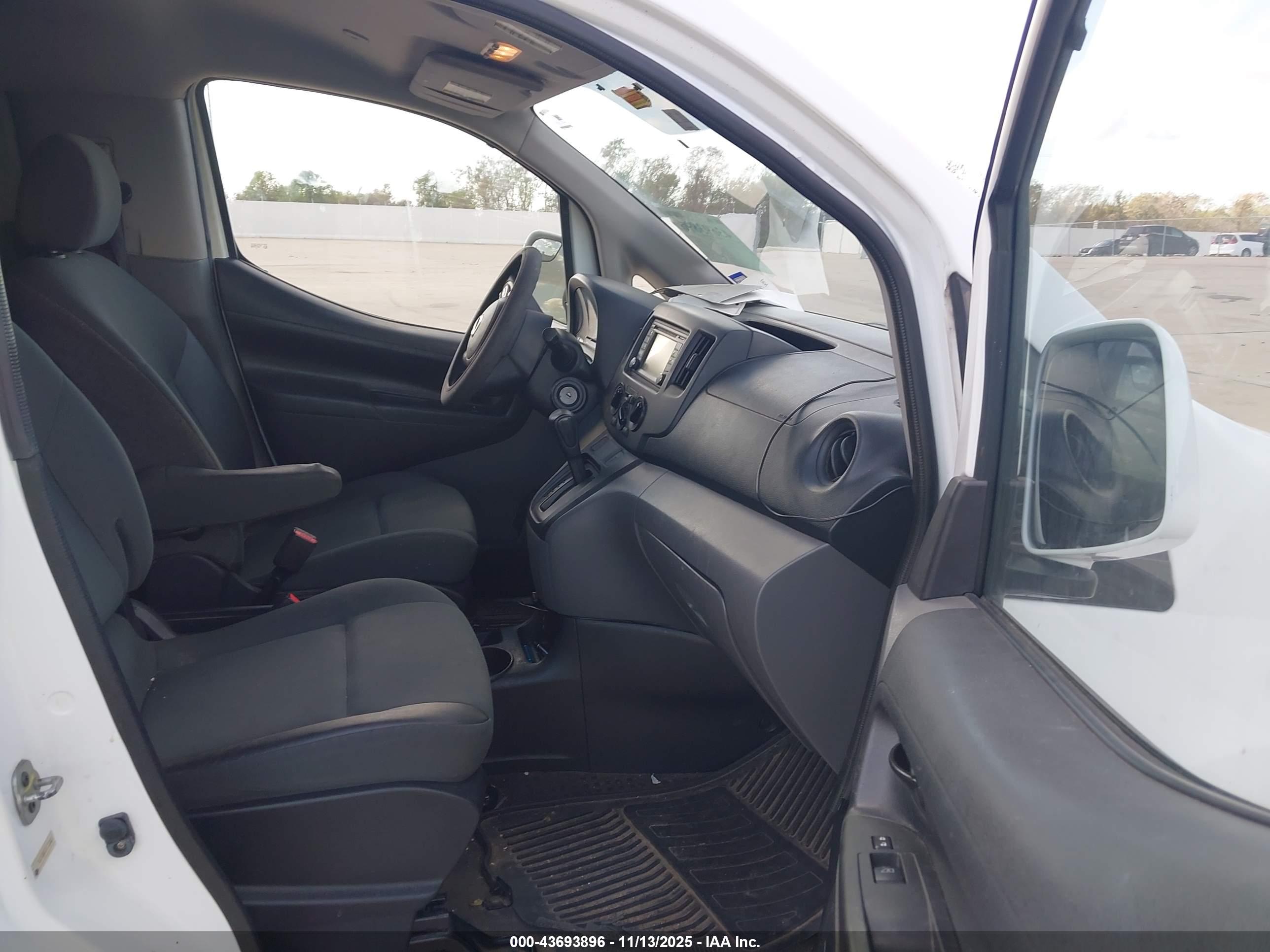 NISSAN NV200 image 5