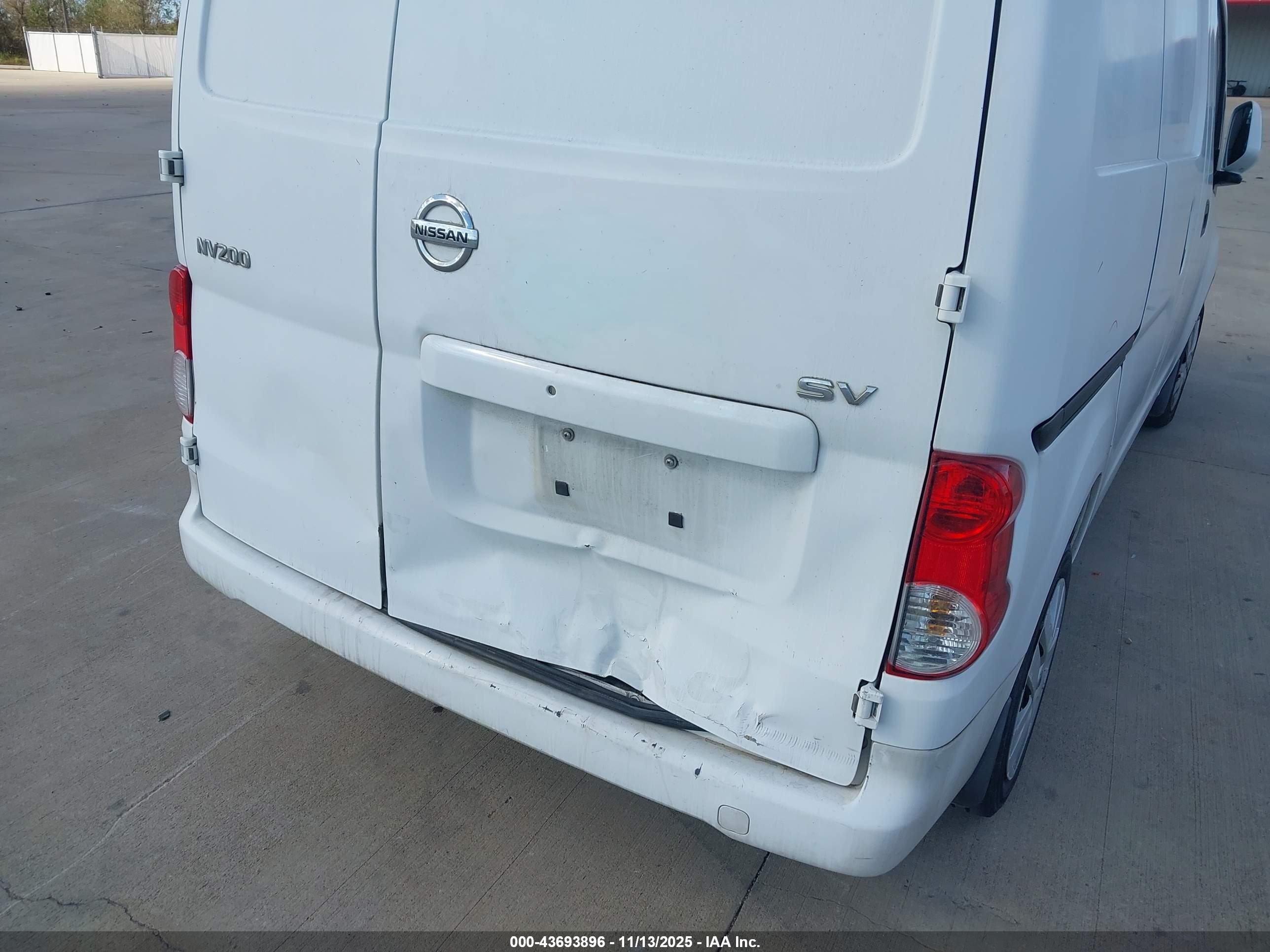NISSAN NV200 image 6