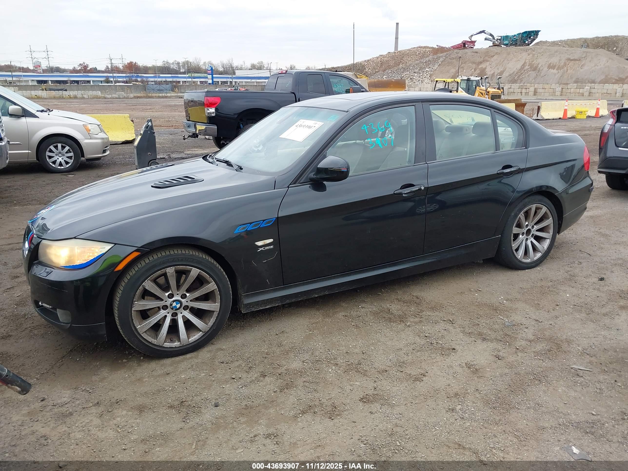 BMW 328I image 2