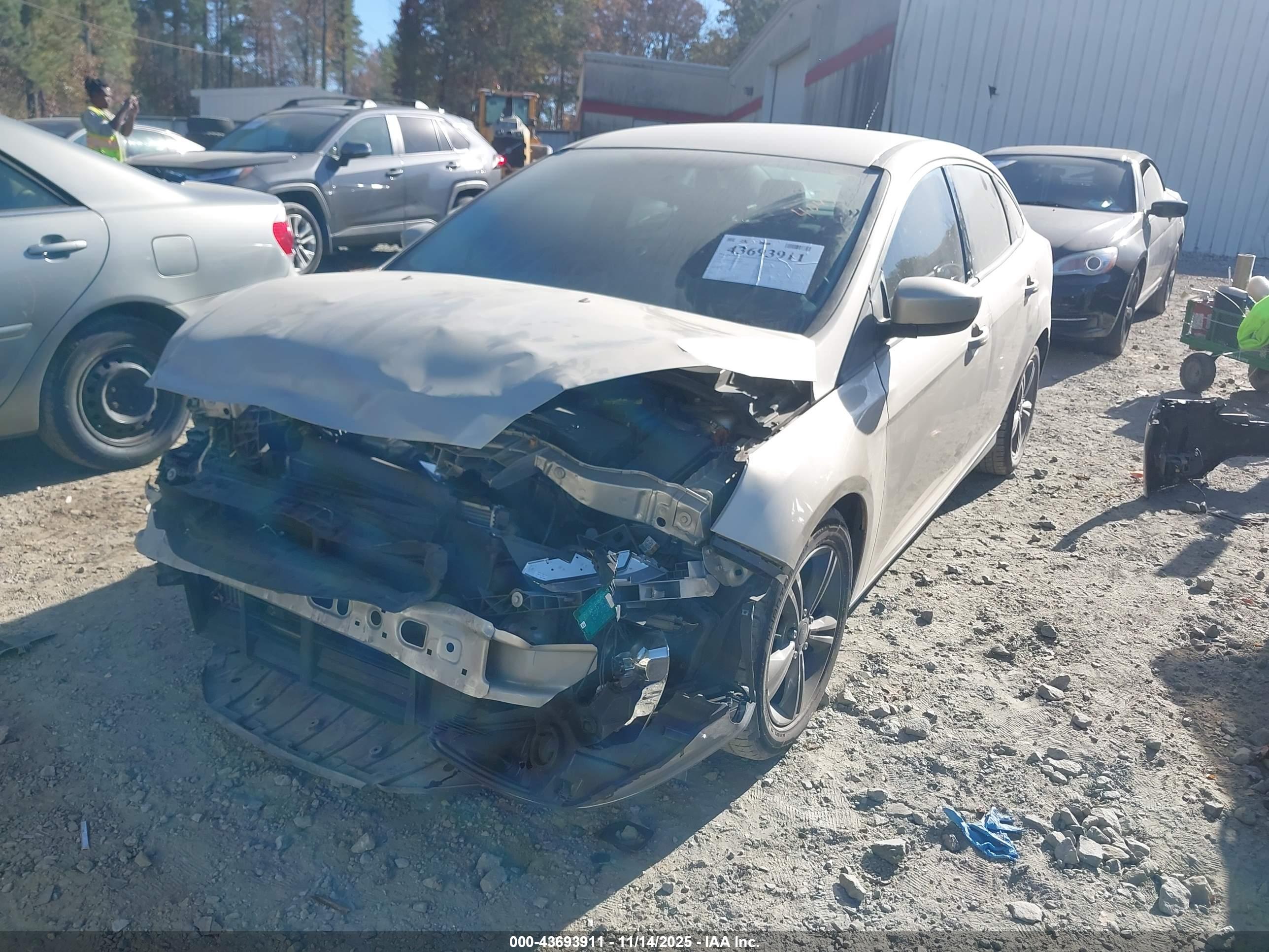 FORD FOCUS image 2