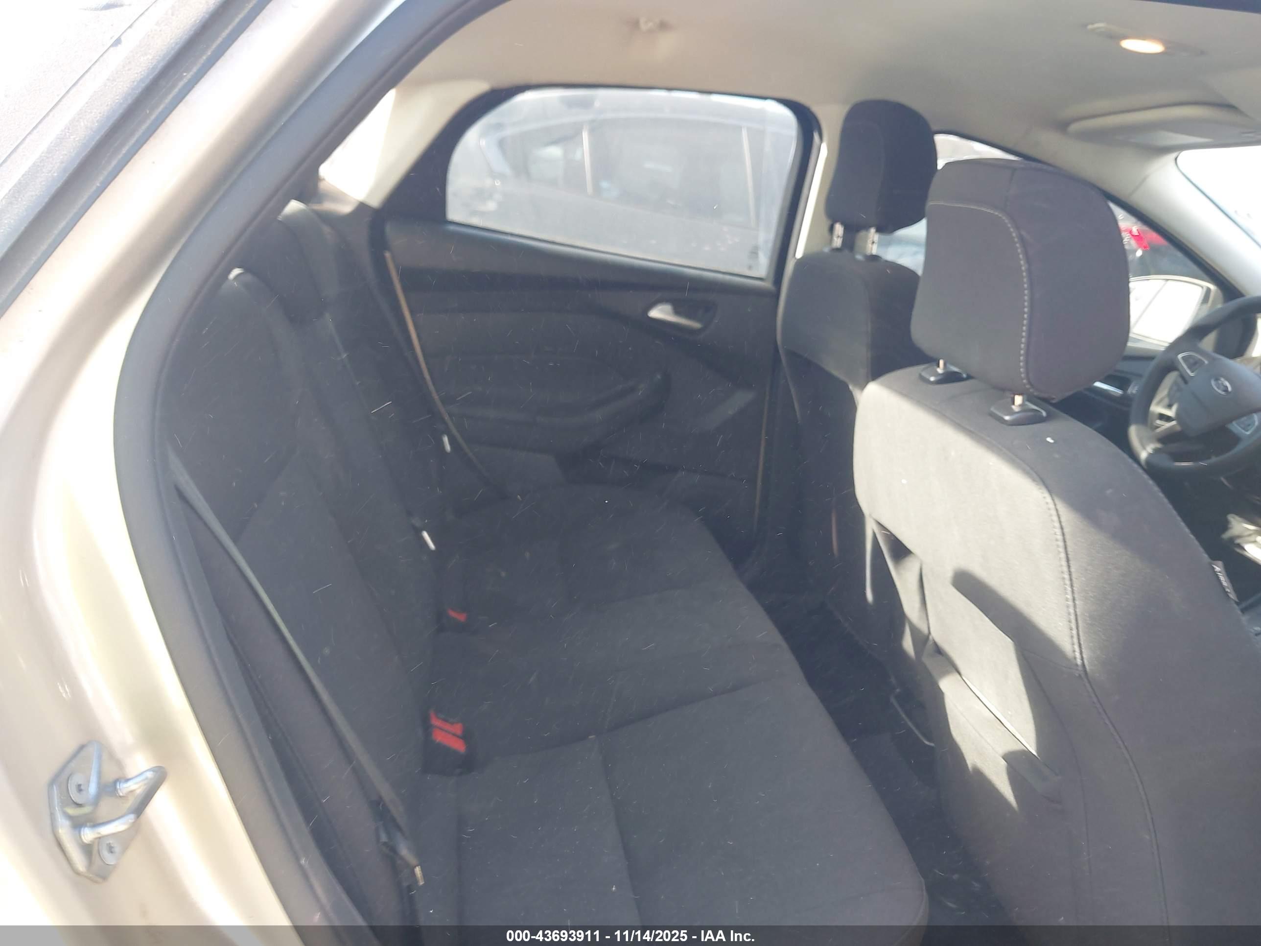 FORD FOCUS image 8