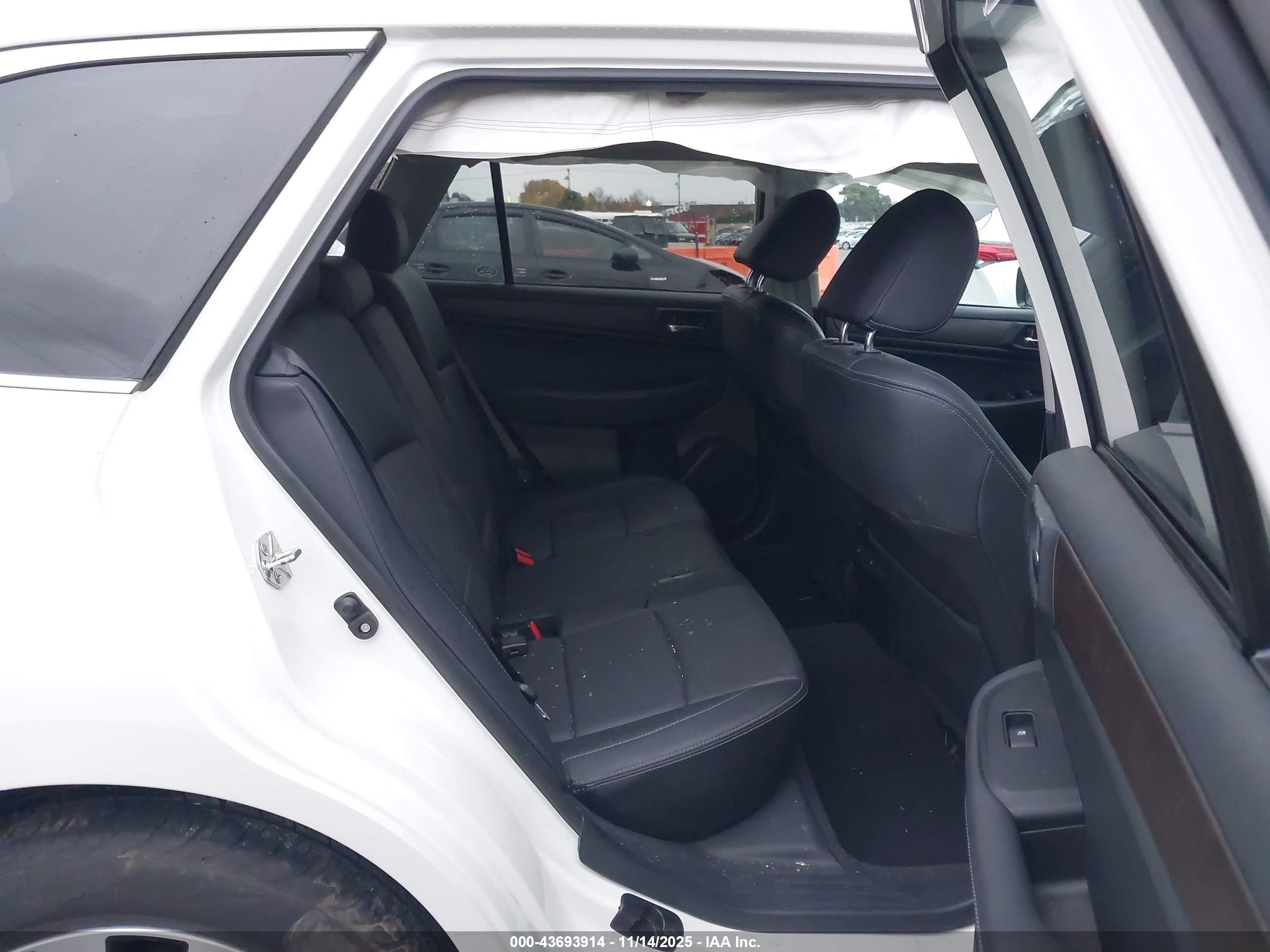 SUBARU OUTBACK image 8