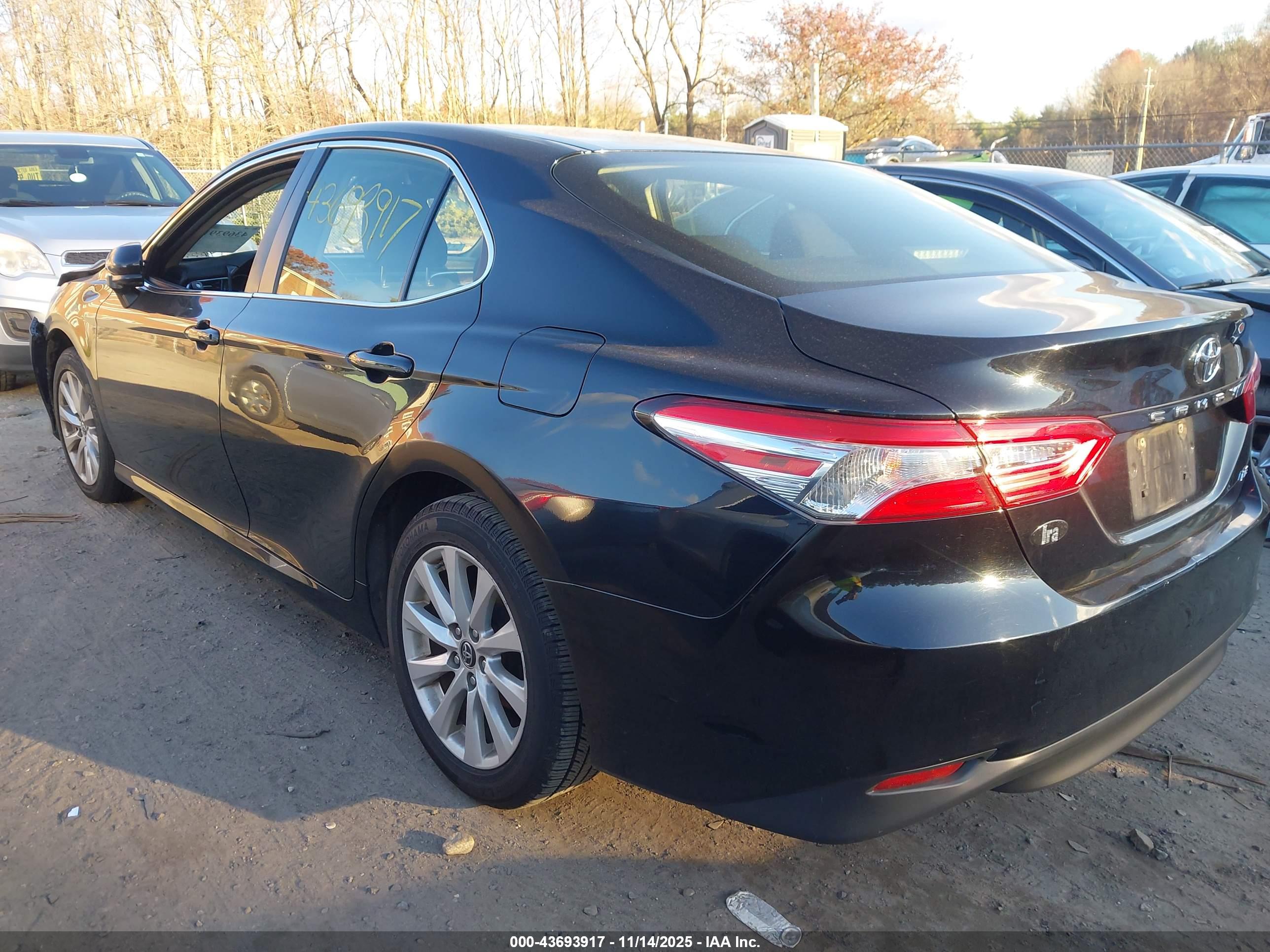 TOYOTA CAMRY image 3