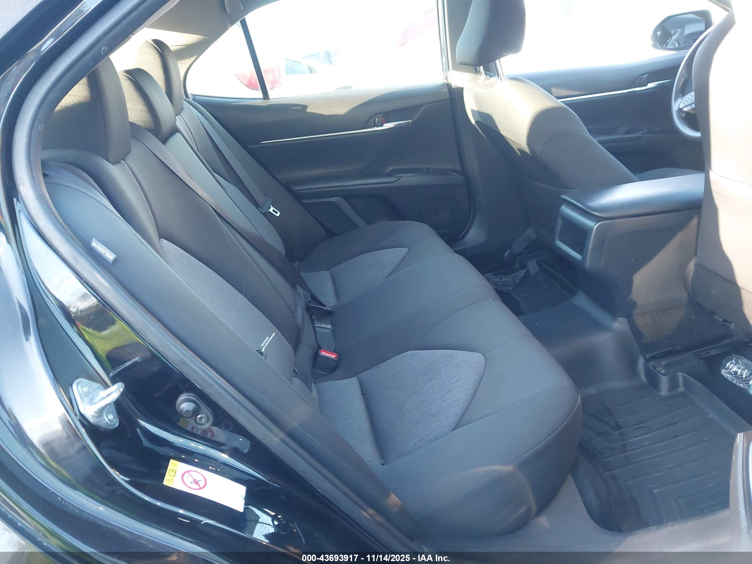 TOYOTA CAMRY image 8