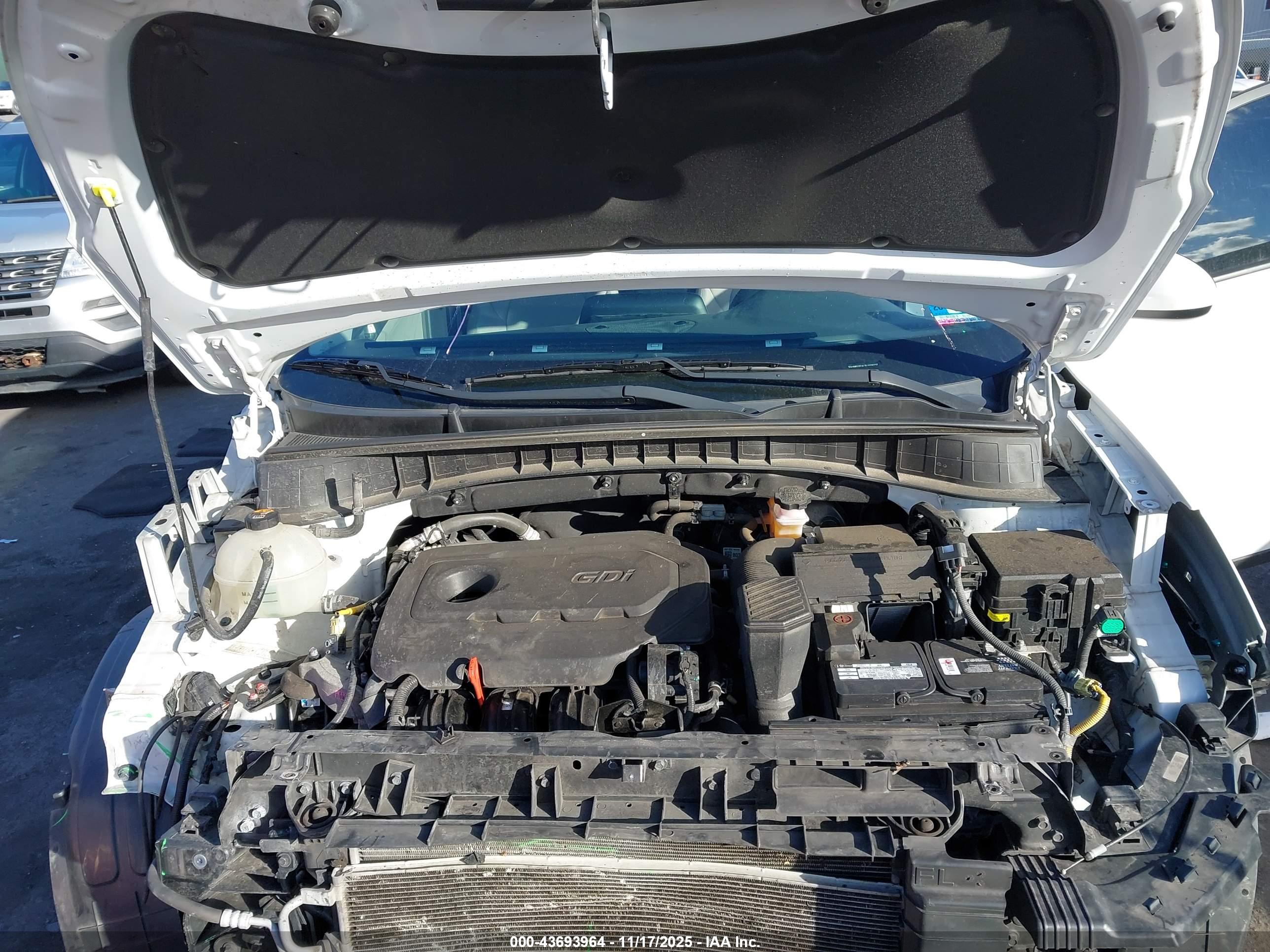 HYUNDAI TUCSON image 10