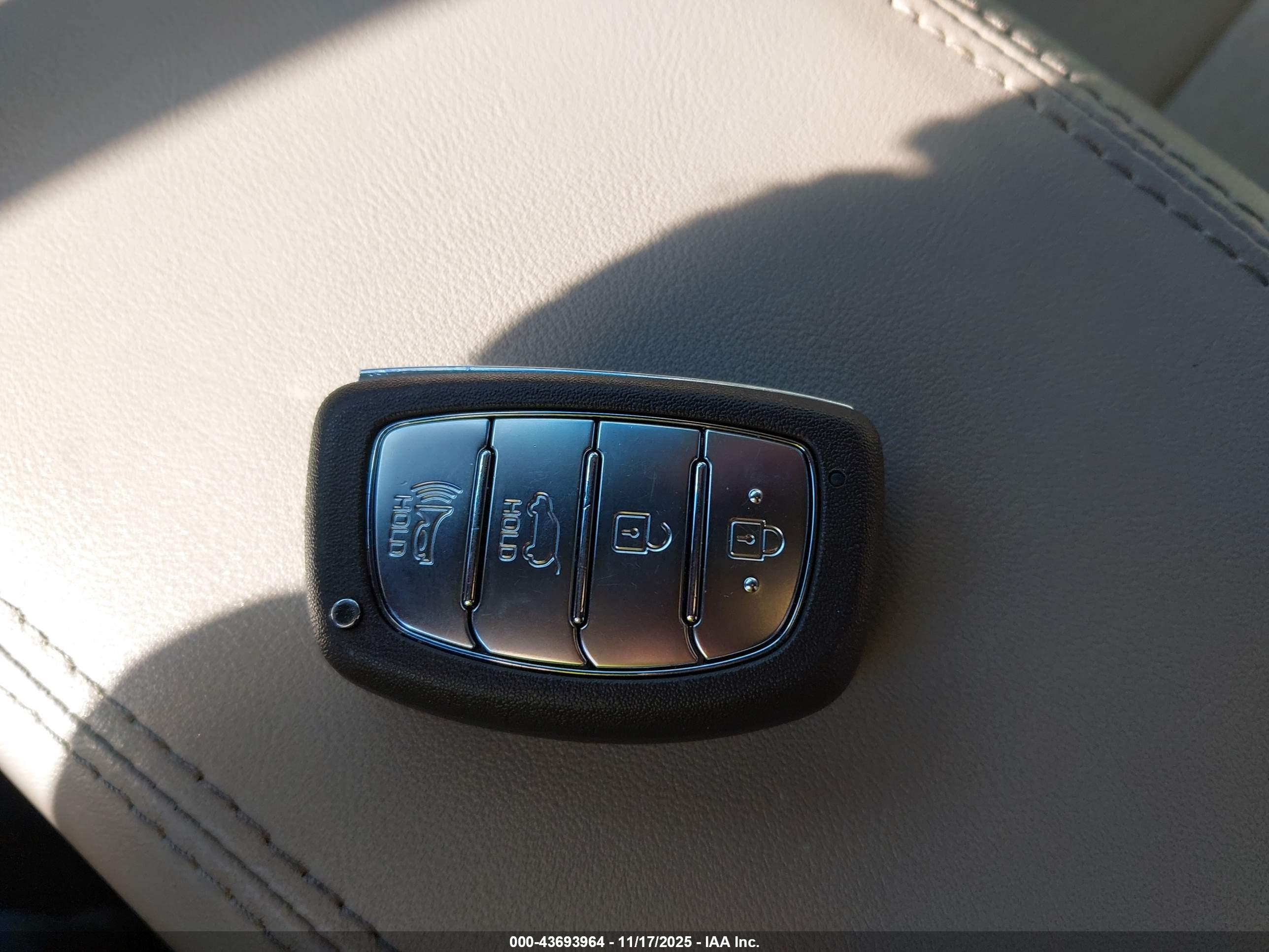 HYUNDAI TUCSON image 11