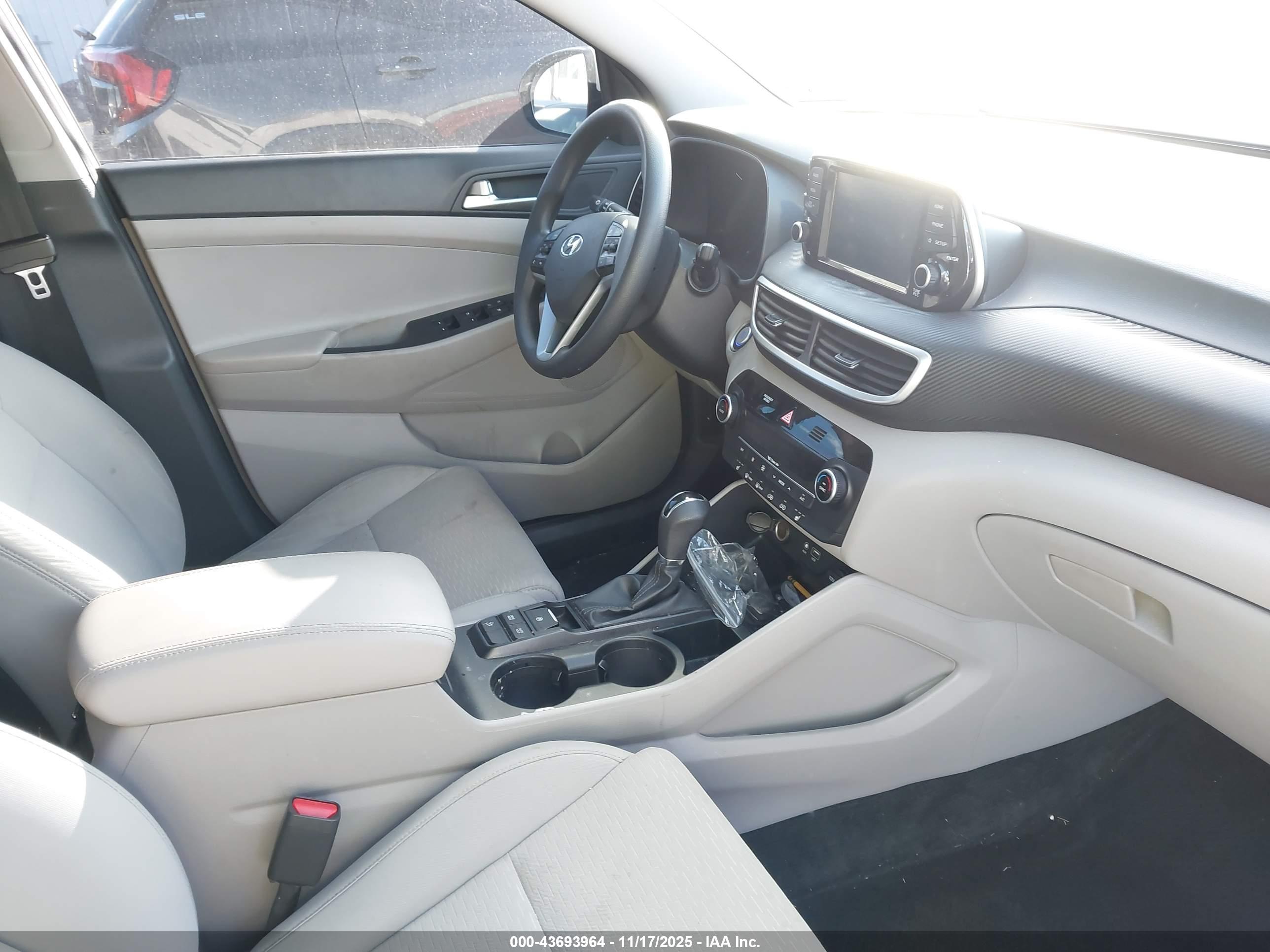 HYUNDAI TUCSON image 5