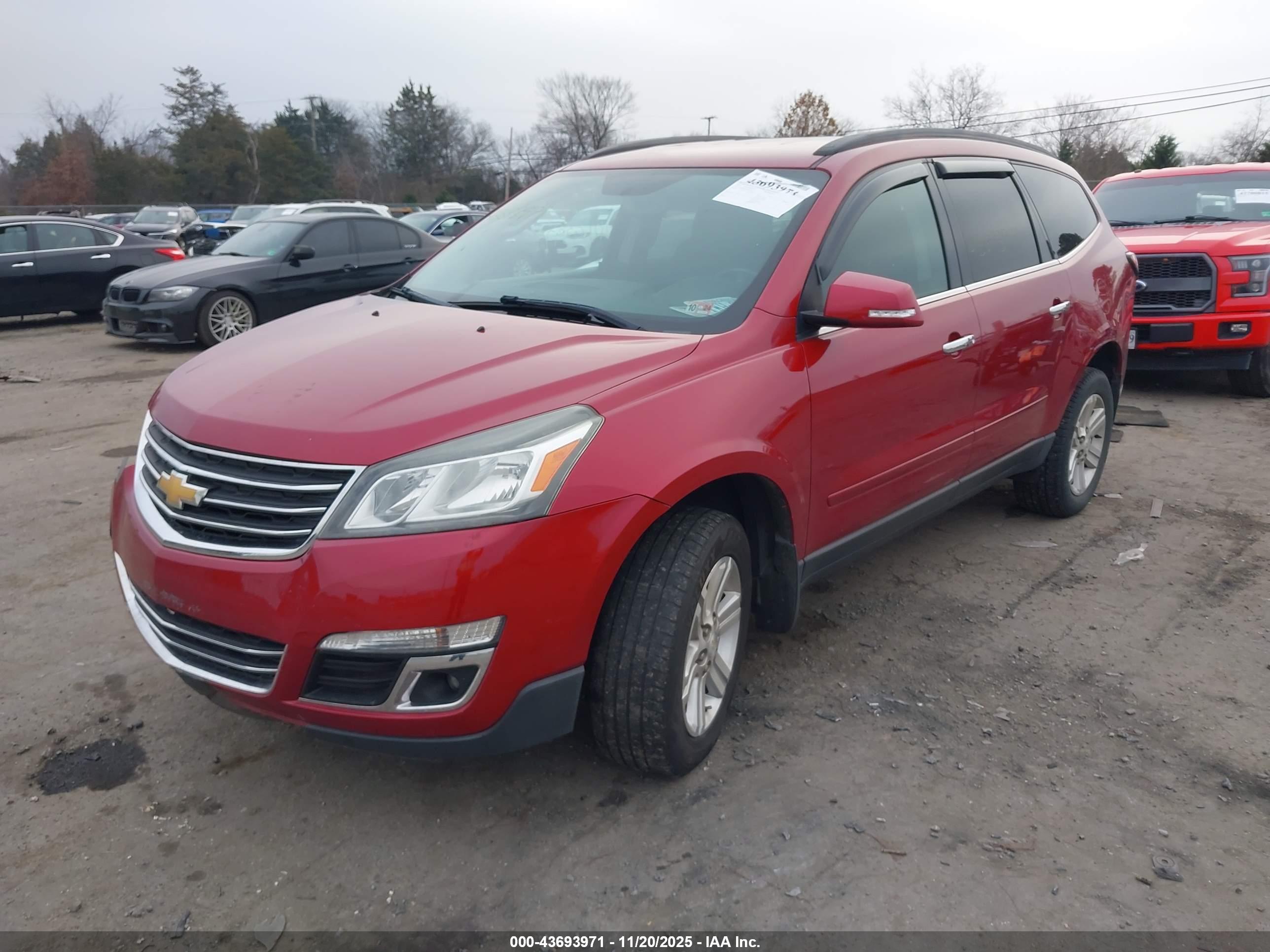 CHEVROLET TRAVERSE image 2