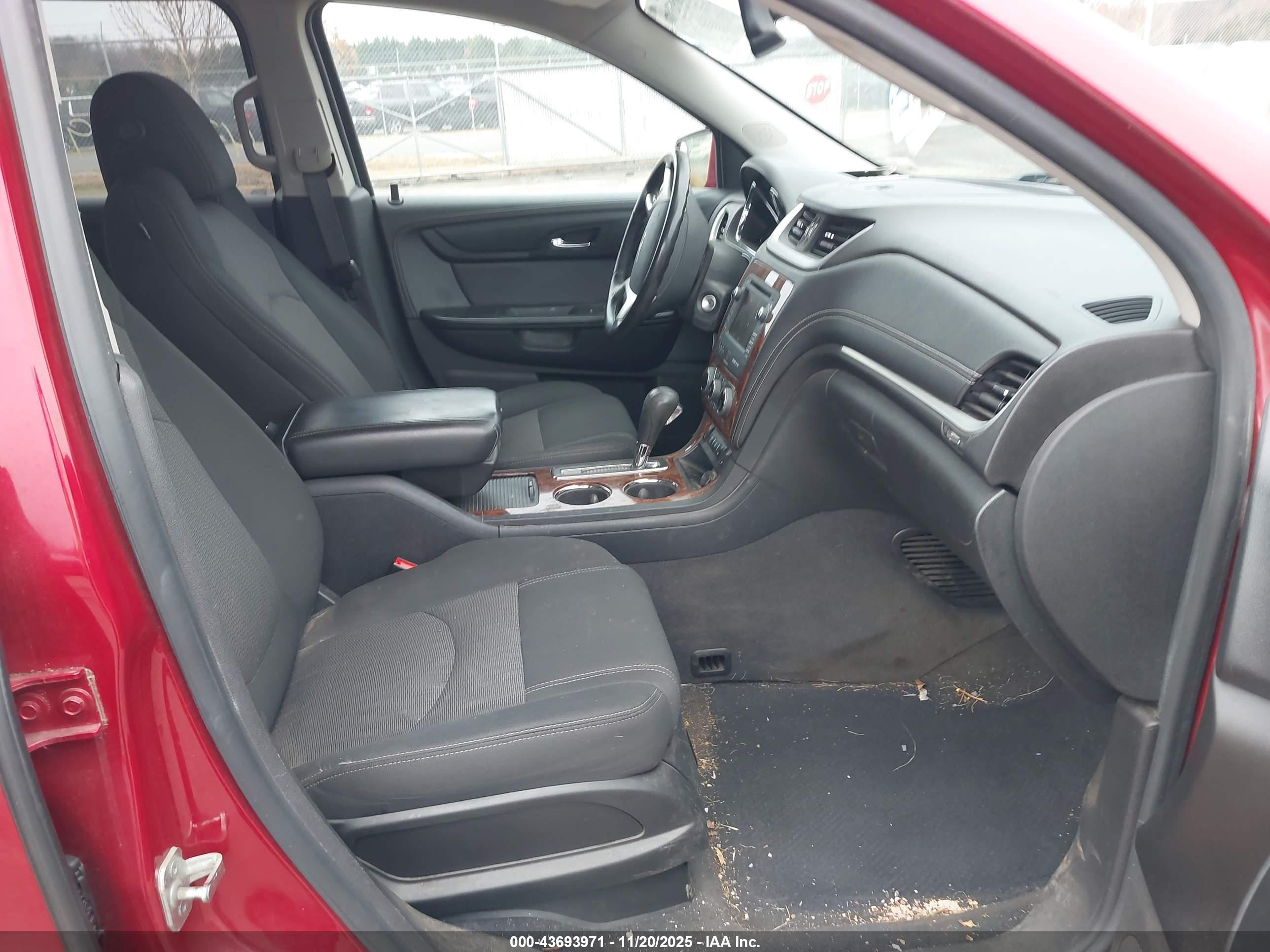 CHEVROLET TRAVERSE image 5