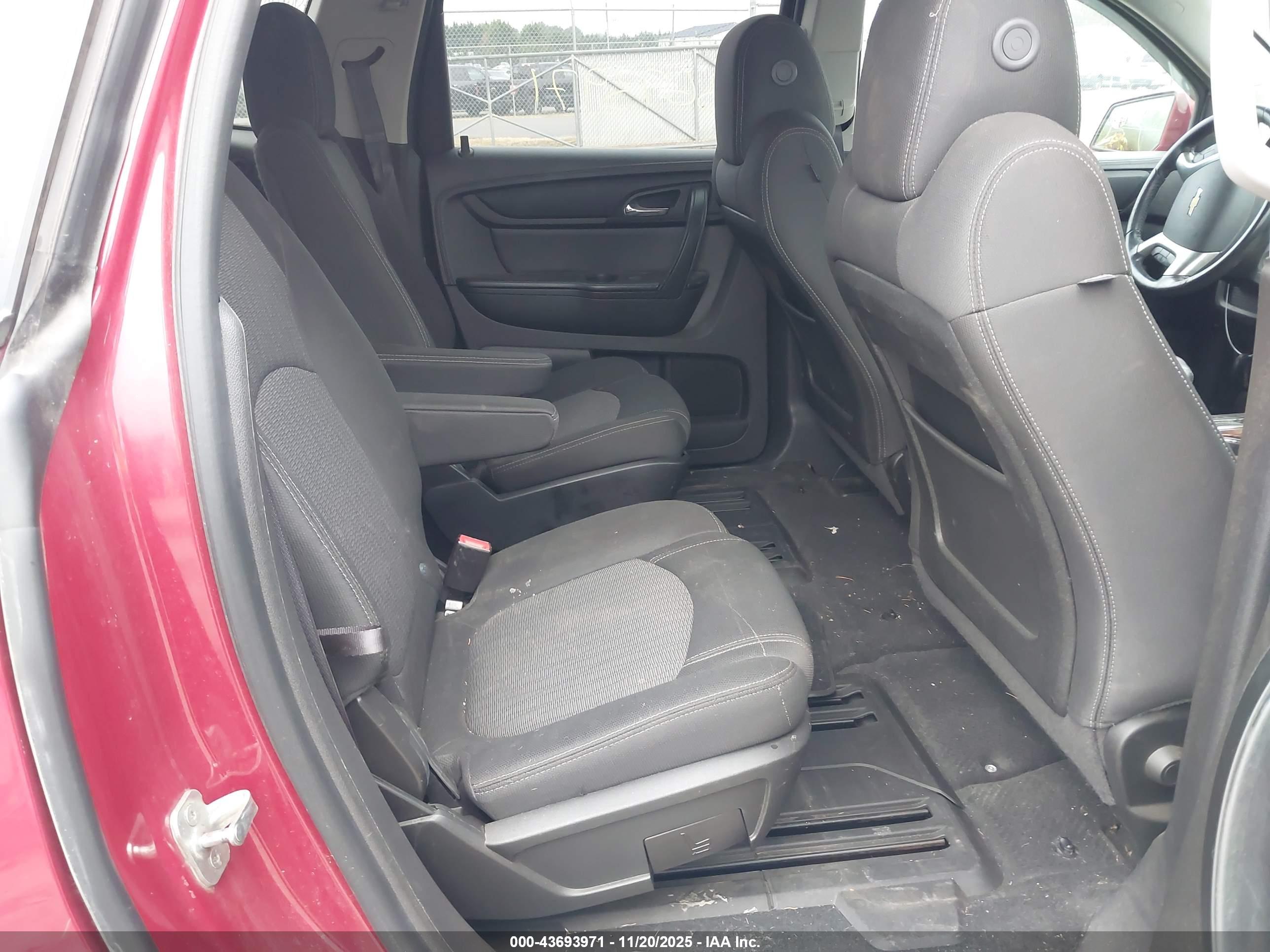 CHEVROLET TRAVERSE image 8