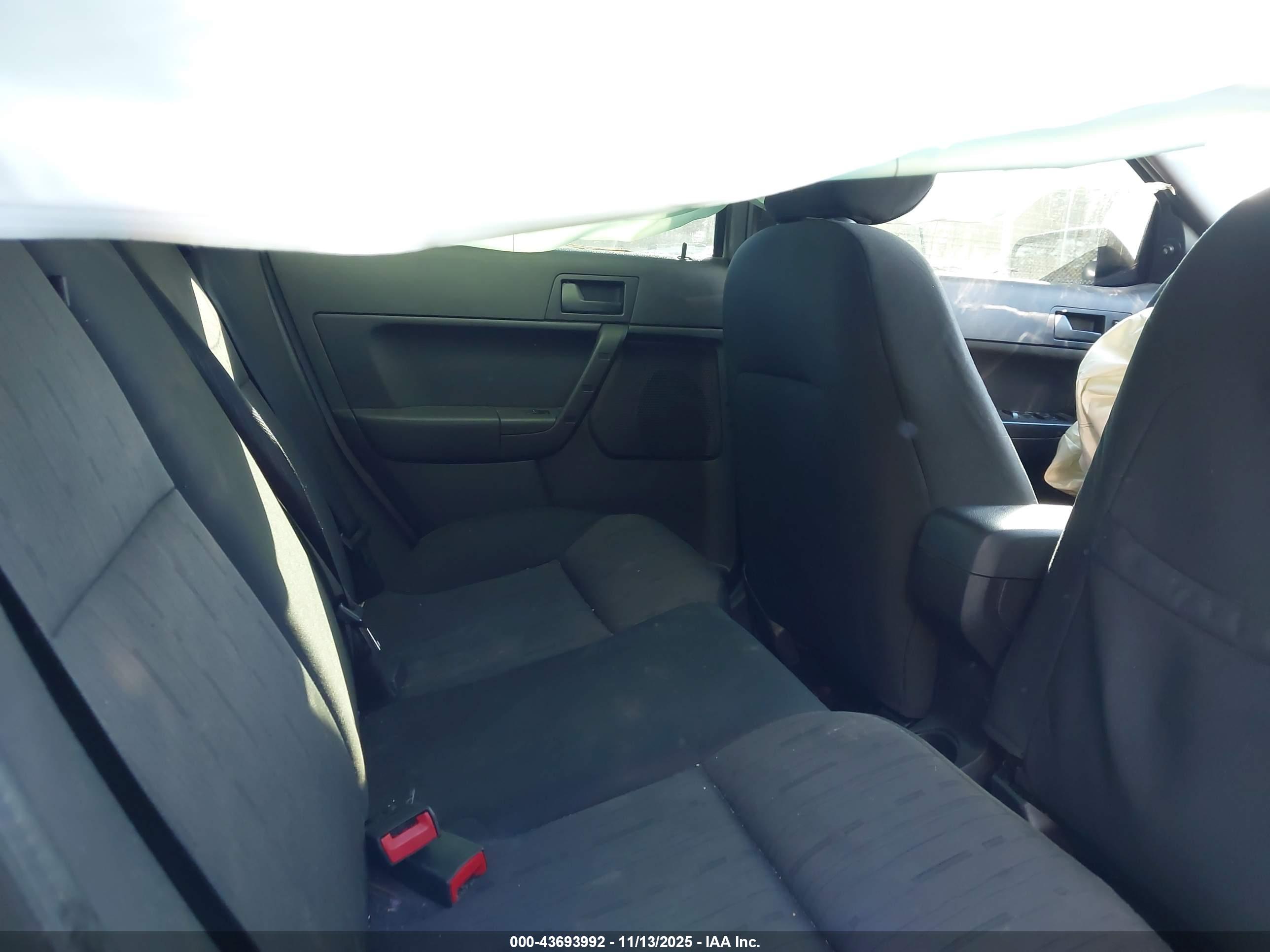 FORD FOCUS image 8