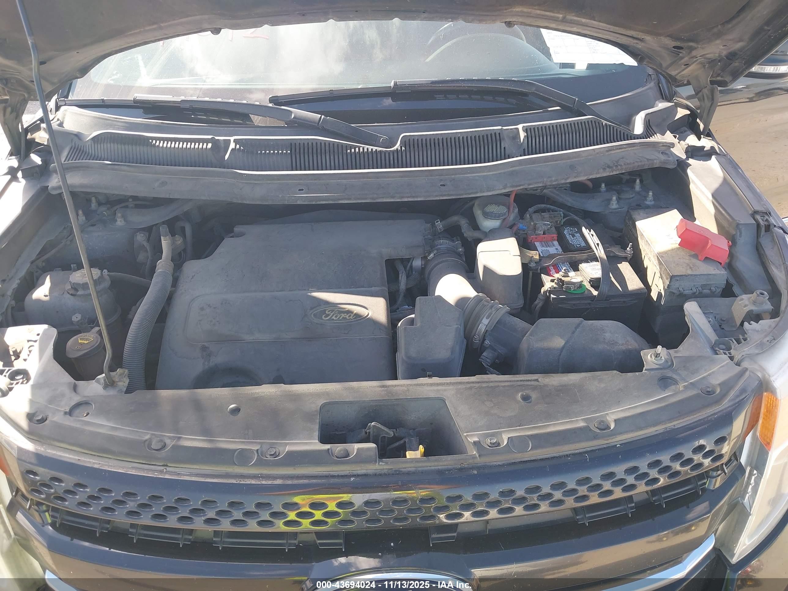 FORD EXPLORER image 10